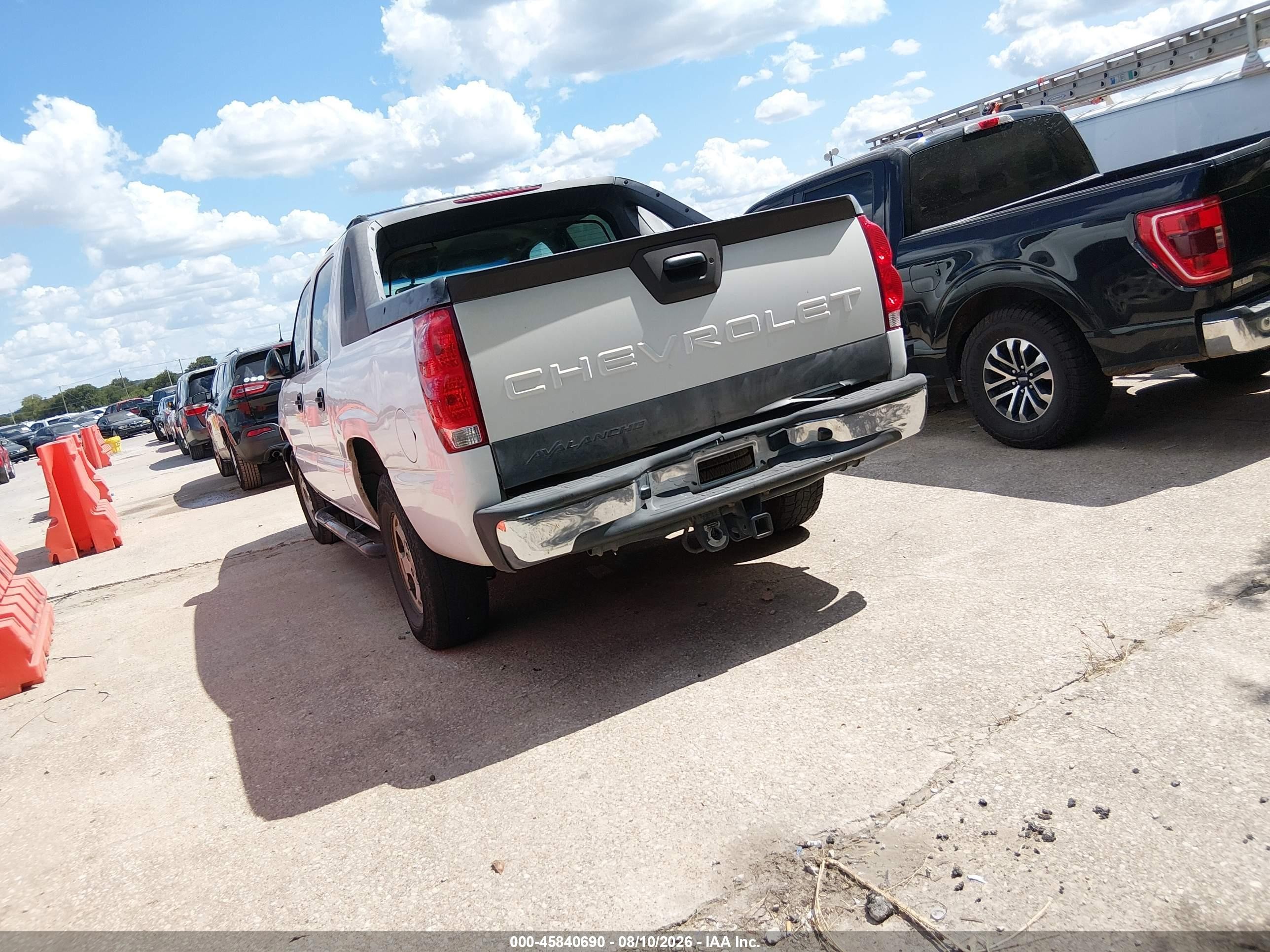 2004 Chevrolet Avalanche 1500   White vin: 3GNEC12T34G248990