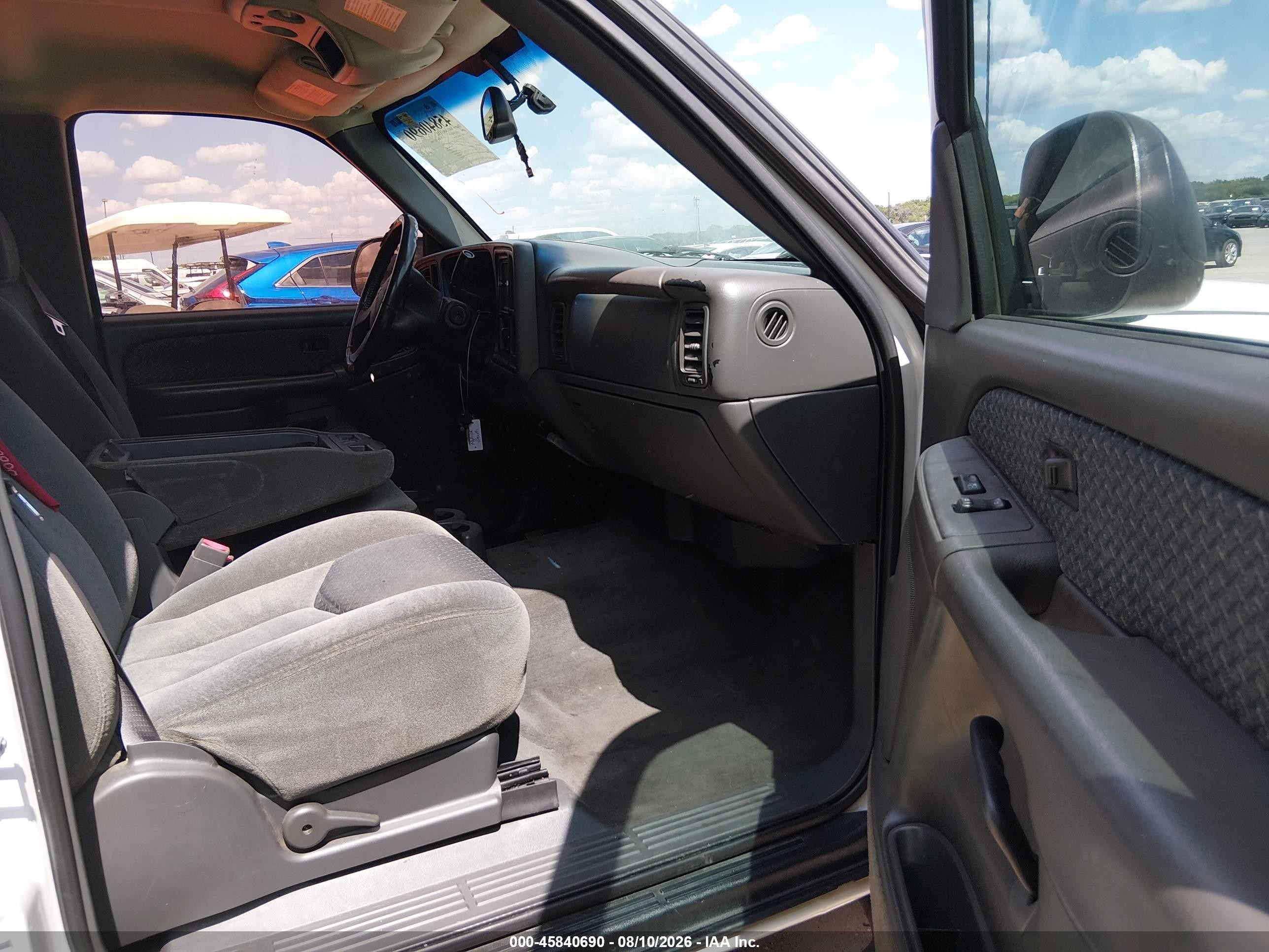 2004 Chevrolet Avalanche 1500   White vin: 3GNEC12T34G248990
