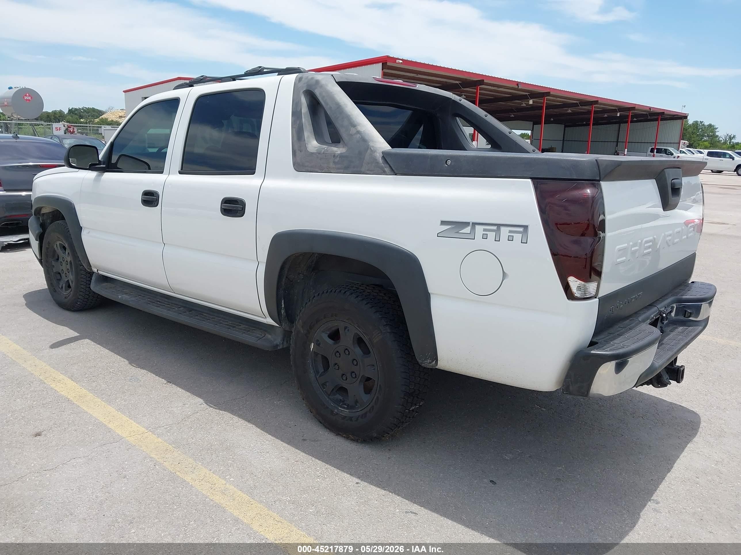 2004 Chevrolet Avalanche 1500   White vin: 3GNEC12T44G318271