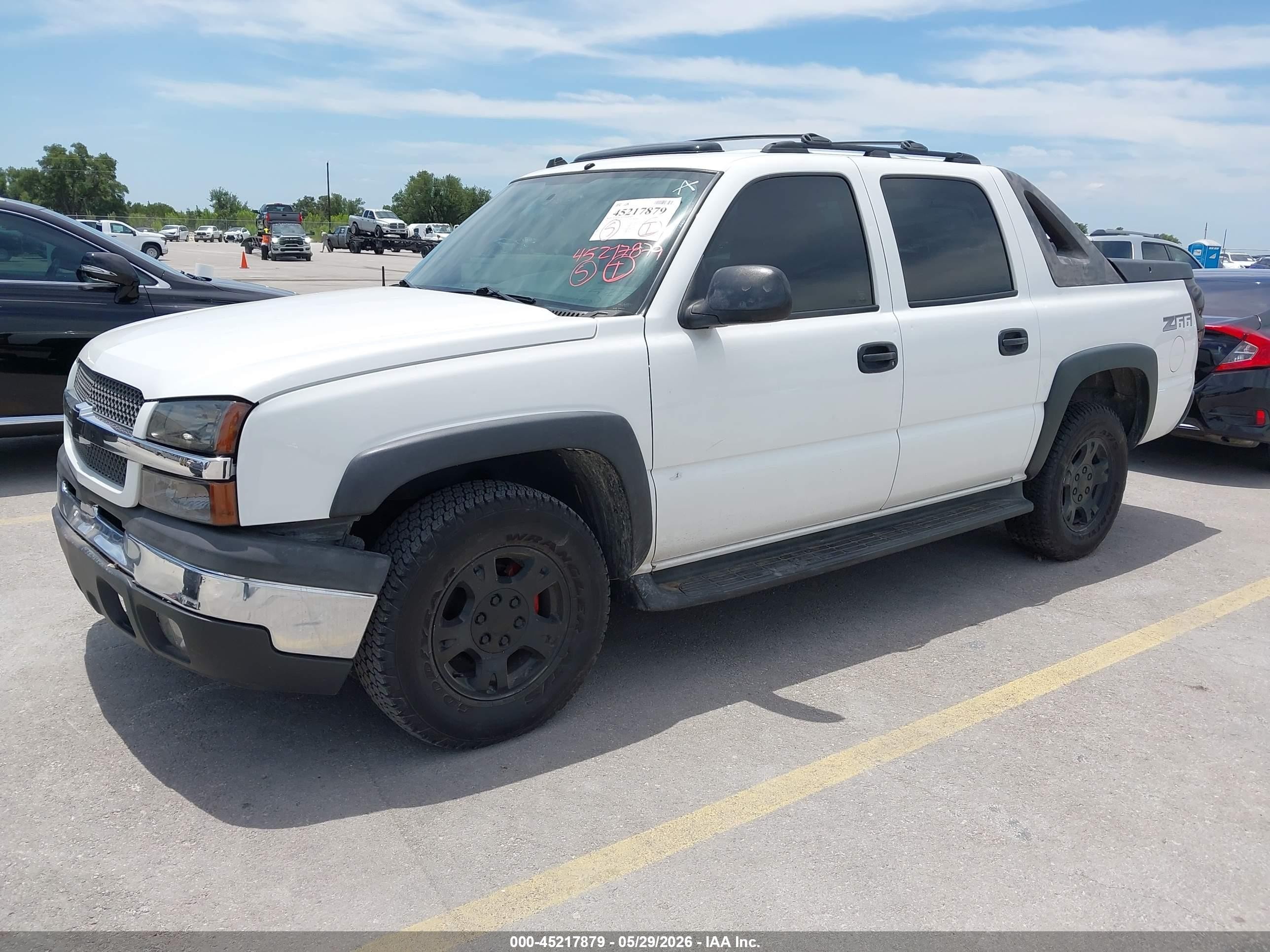 2004 Chevrolet Avalanche 1500   White vin: 3GNEC12T44G318271