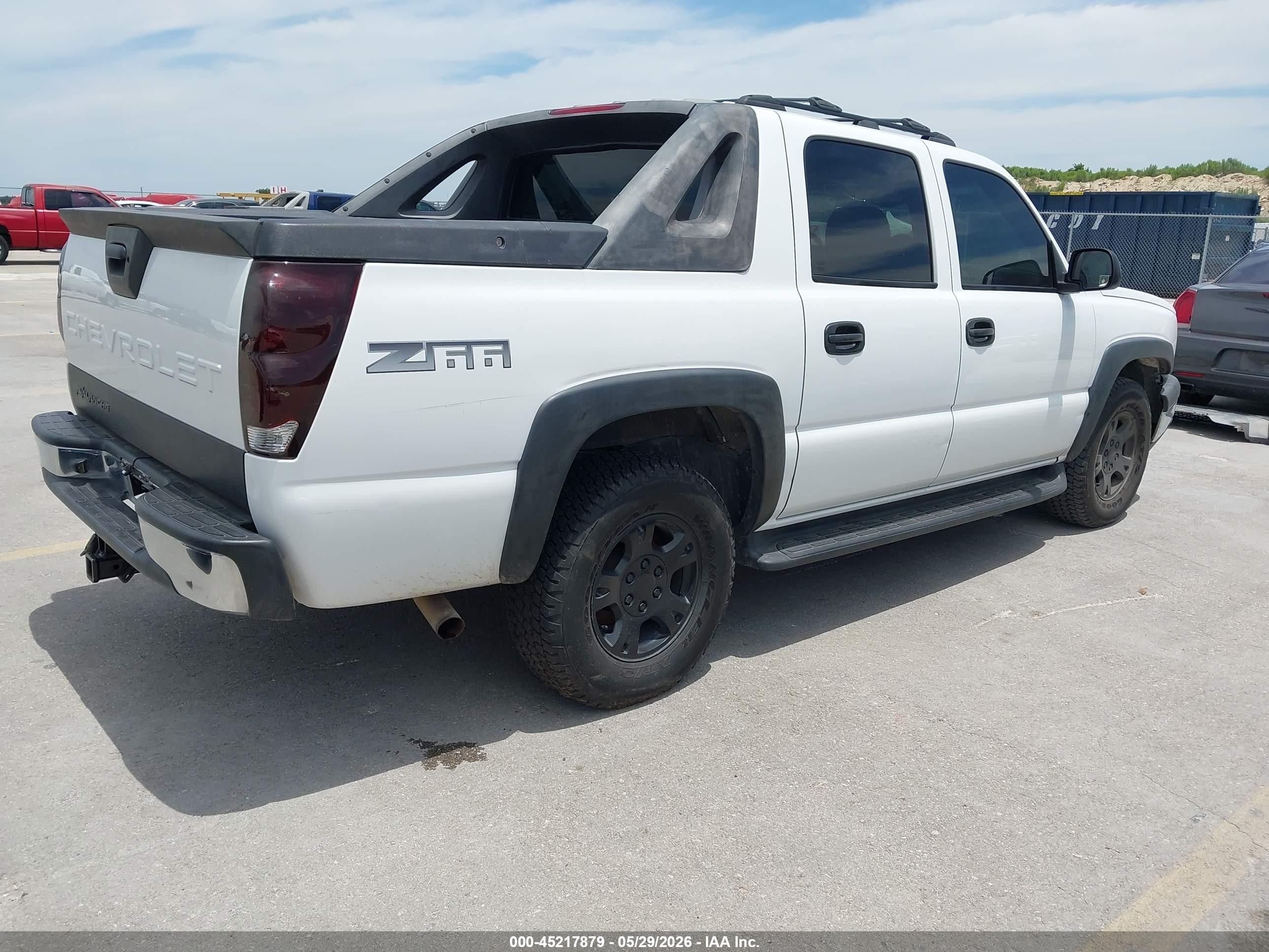 2004 Chevrolet Avalanche 1500   White vin: 3GNEC12T44G318271