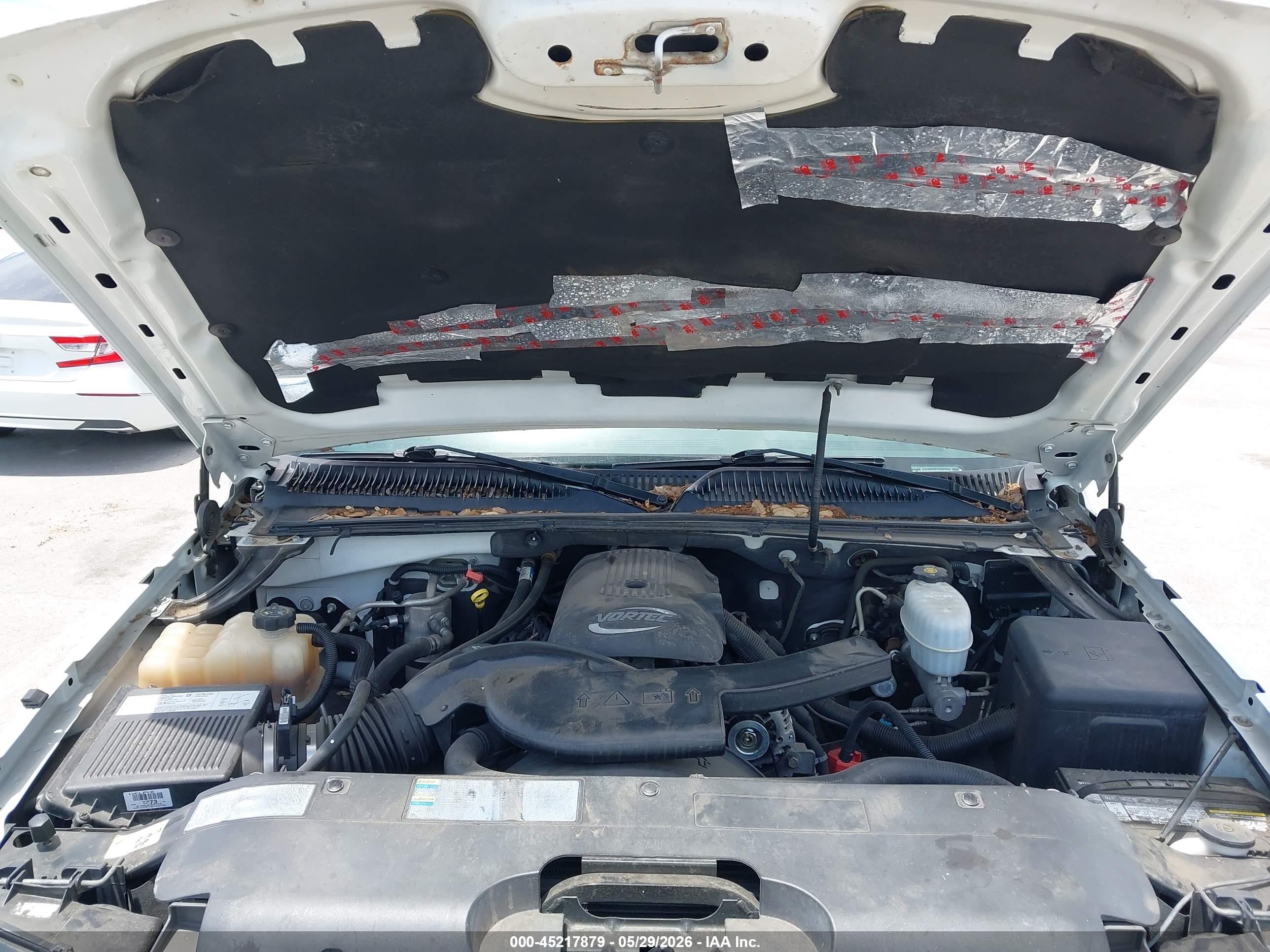 2004 Chevrolet Avalanche 1500   White vin: 3GNEC12T44G318271
