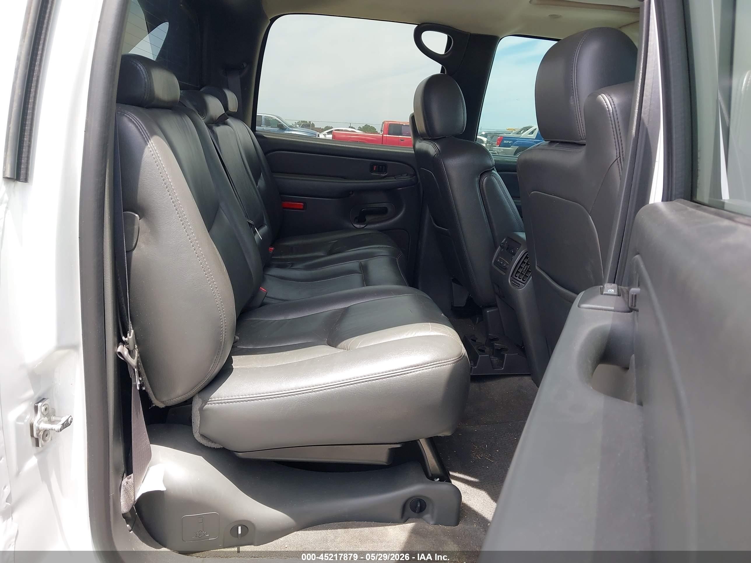 2004 Chevrolet Avalanche 1500   White vin: 3GNEC12T44G318271