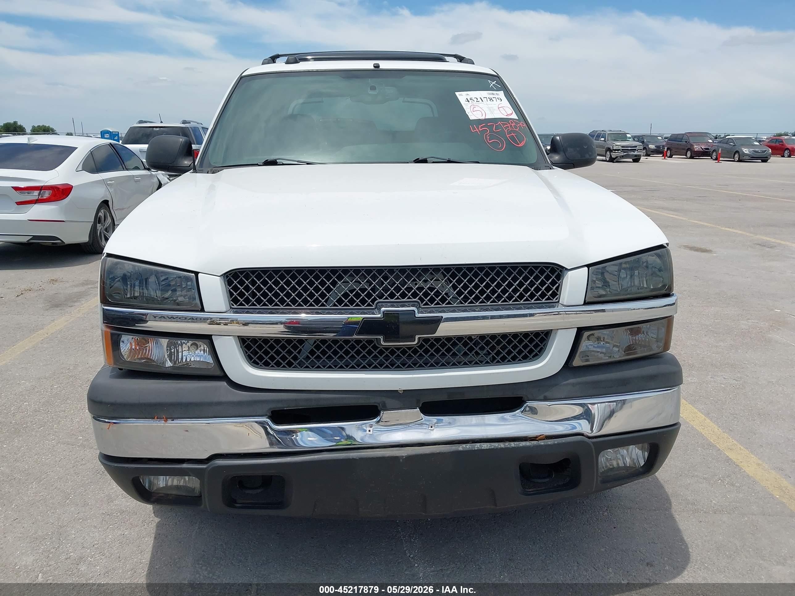 2004 Chevrolet Avalanche 1500   White vin: 3GNEC12T44G318271