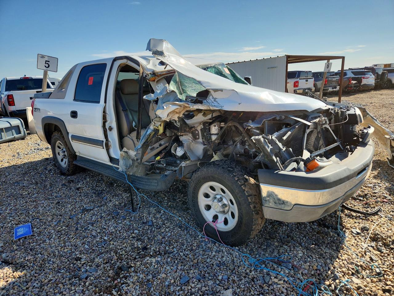 2004 Chevrolet Avalanche C1500 White vin: 3GNEC12T64G104494