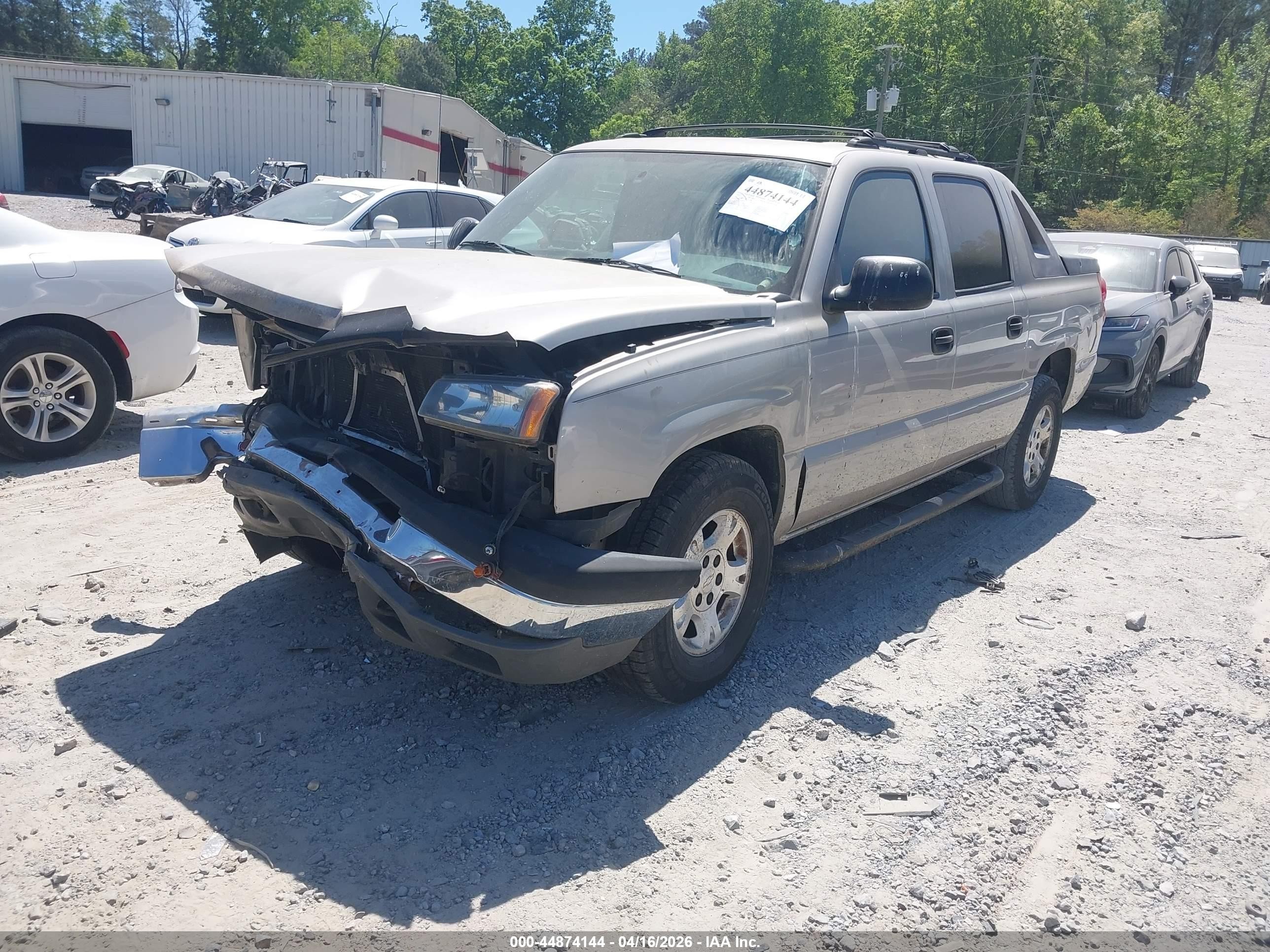 2004 Chevrolet Avalanche 1500   Silver vin: 3GNEC12T84G157066