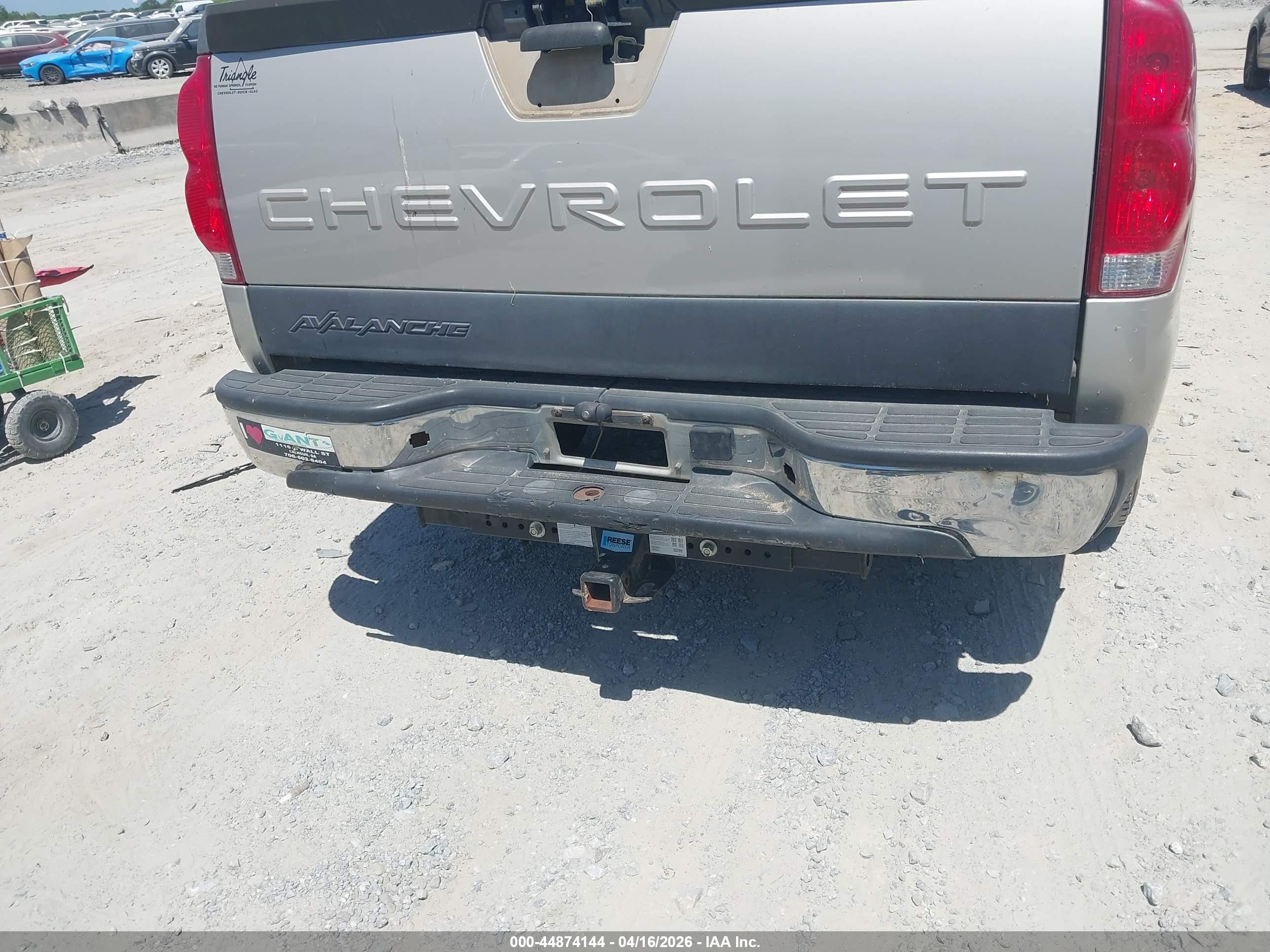 2004 Chevrolet Avalanche 1500   Silver vin: 3GNEC12T84G157066
