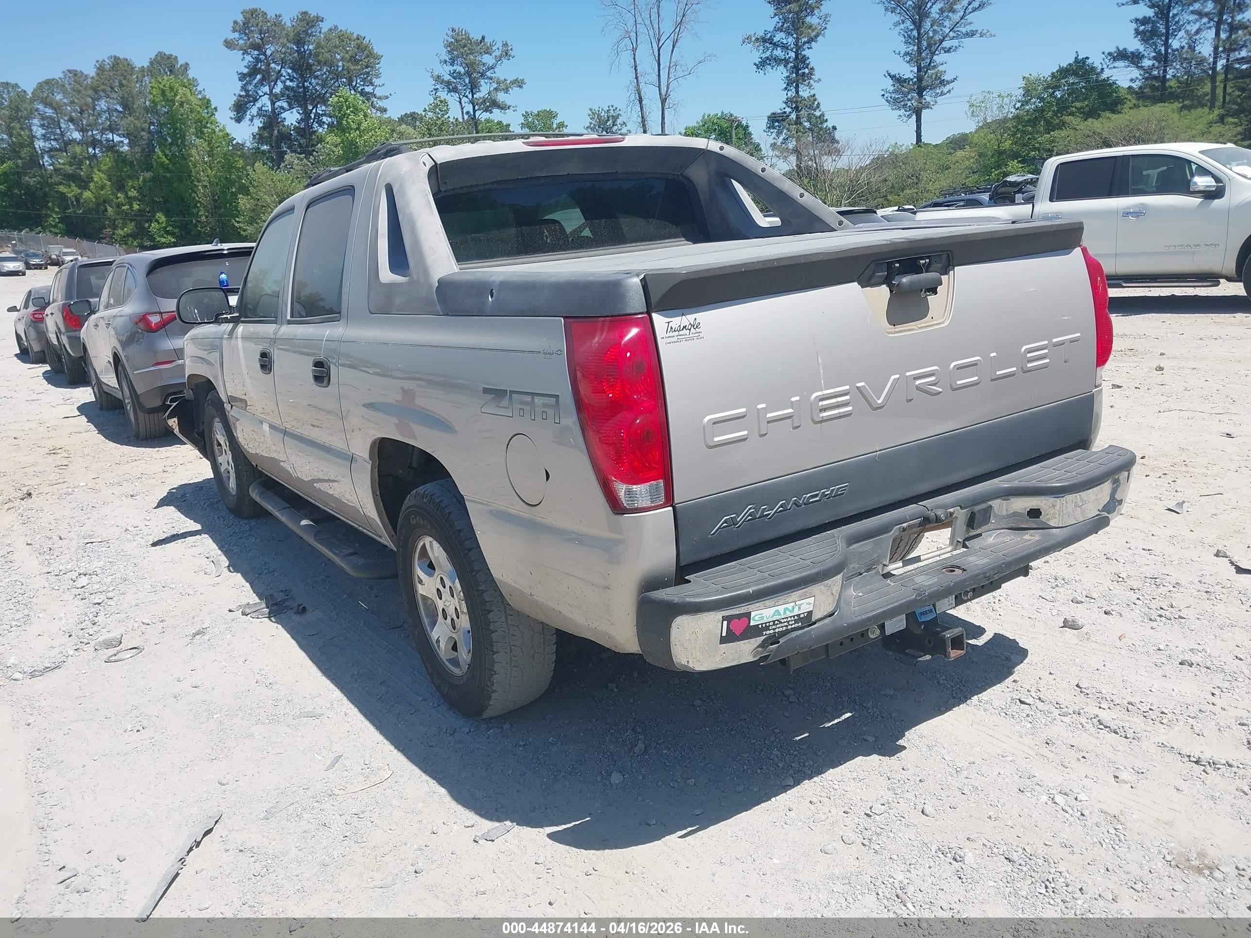 2004 Chevrolet Avalanche 1500   Silver vin: 3GNEC12T84G157066