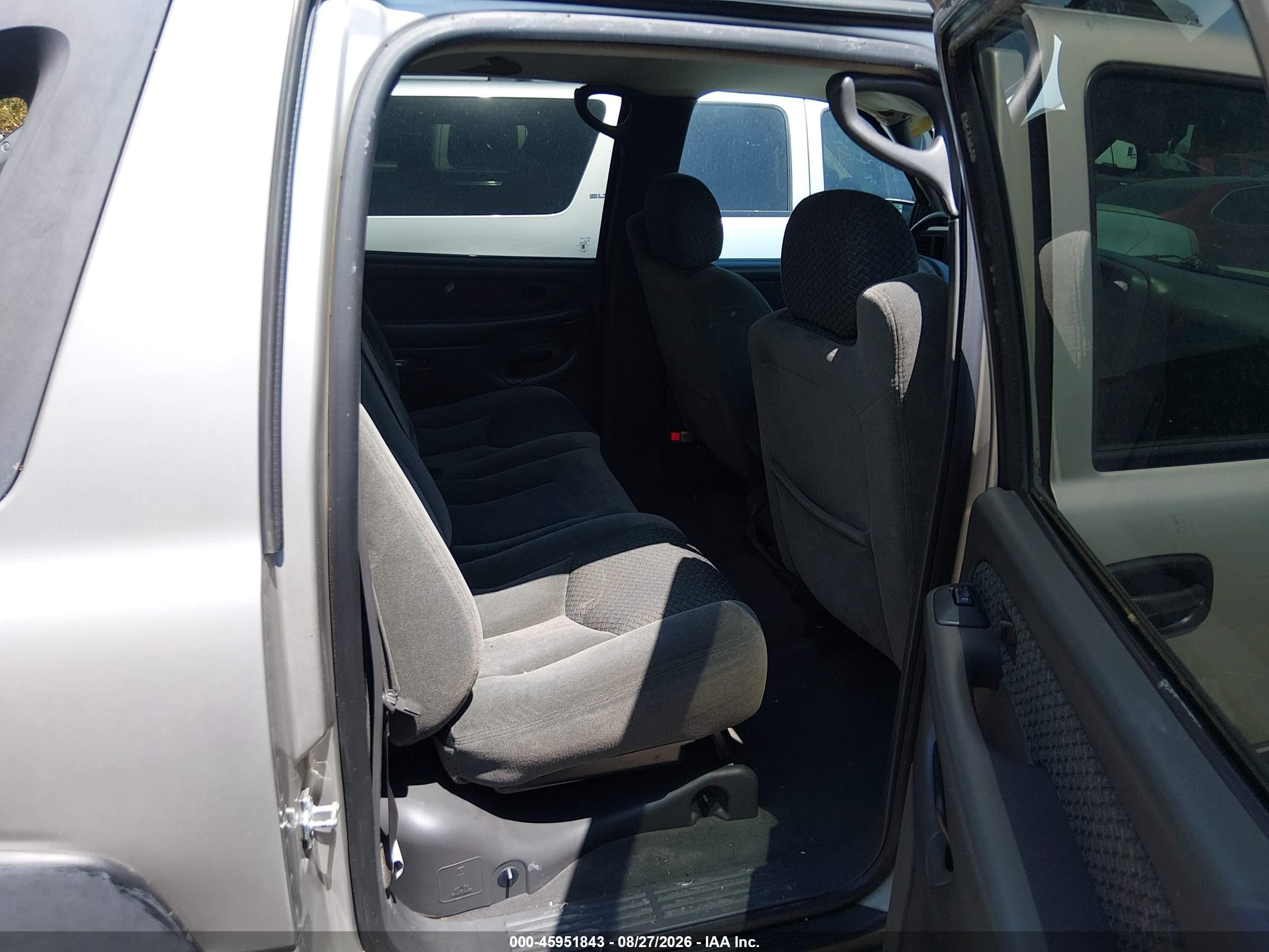 2004 Chevrolet Avalanche 1500   Gold vin: 3GNEC12T84G236673