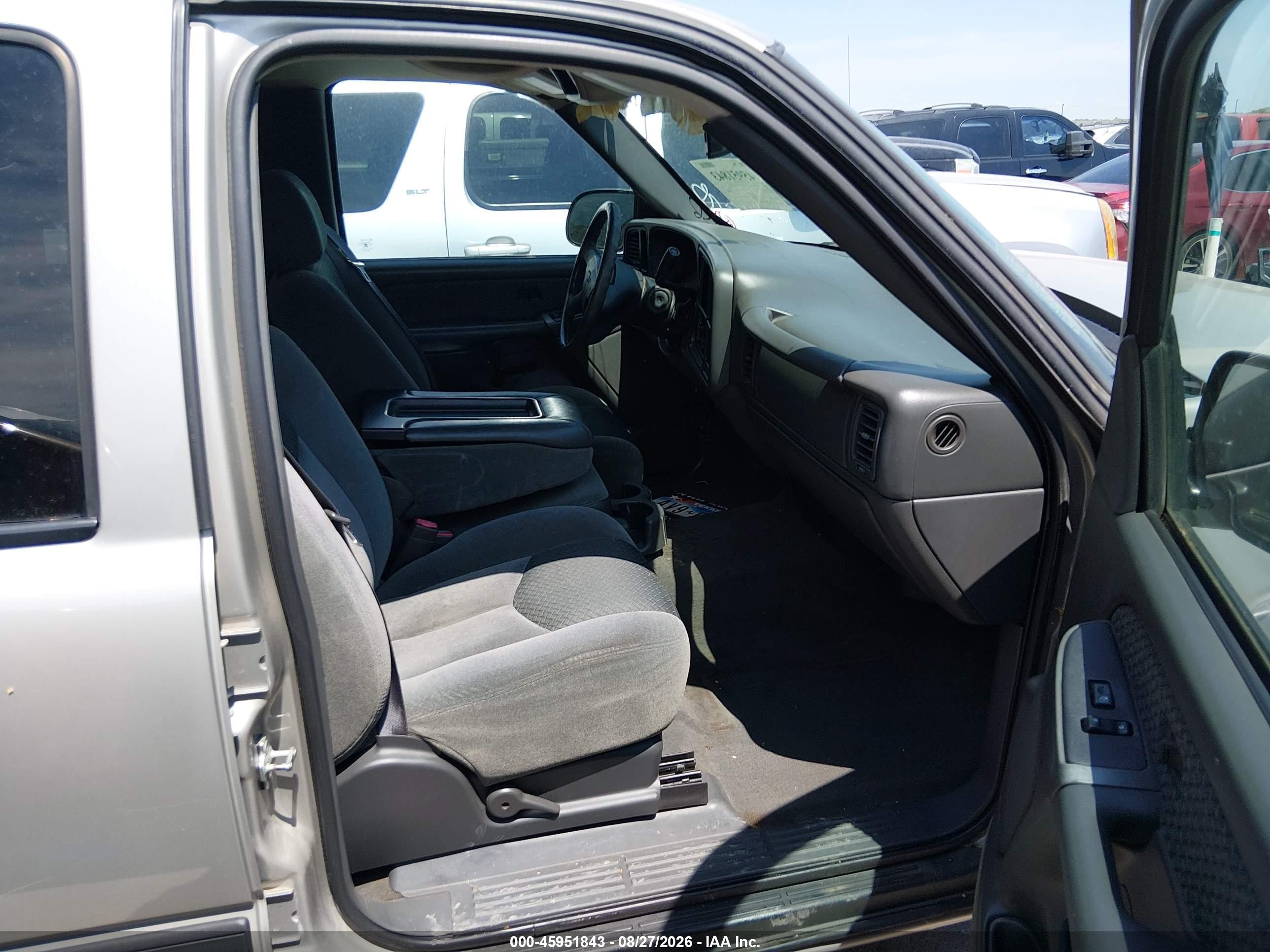 2004 Chevrolet Avalanche 1500   Gold vin: 3GNEC12T84G236673