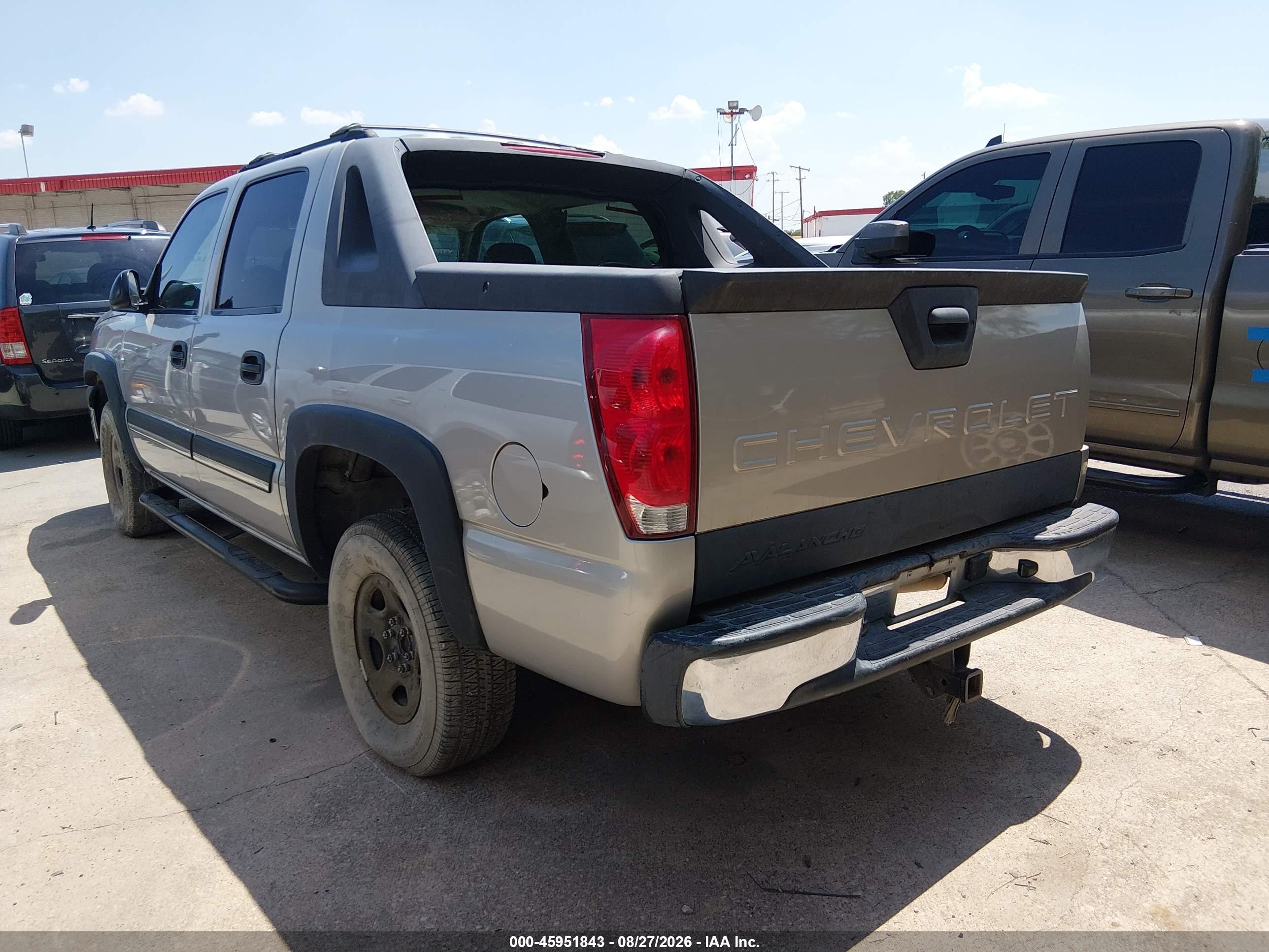 2004 Chevrolet Avalanche 1500   Gold vin: 3GNEC12T84G236673