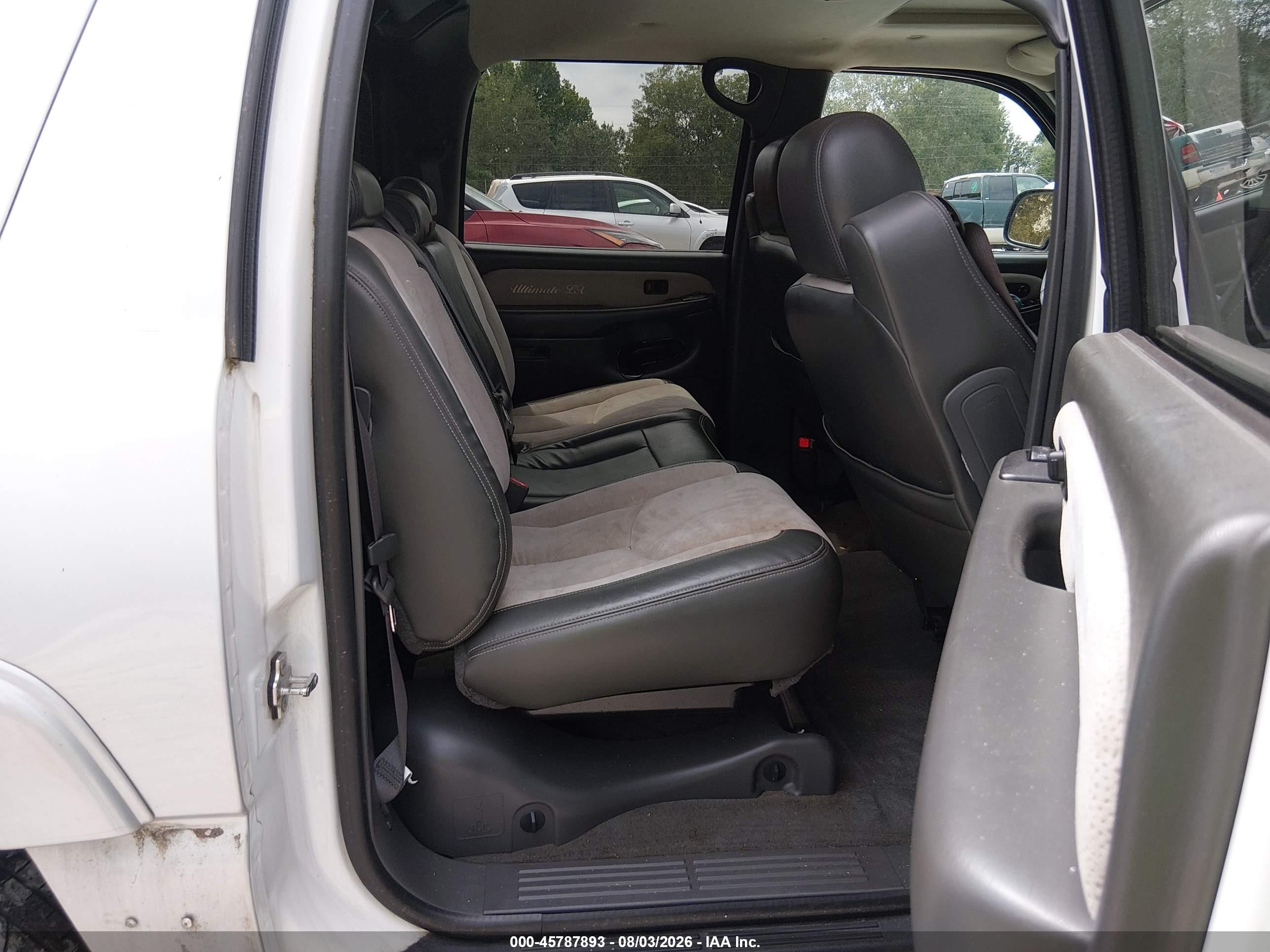2004 Chevrolet Avalanche 1500   White vin: 3GNEC12T94G237637