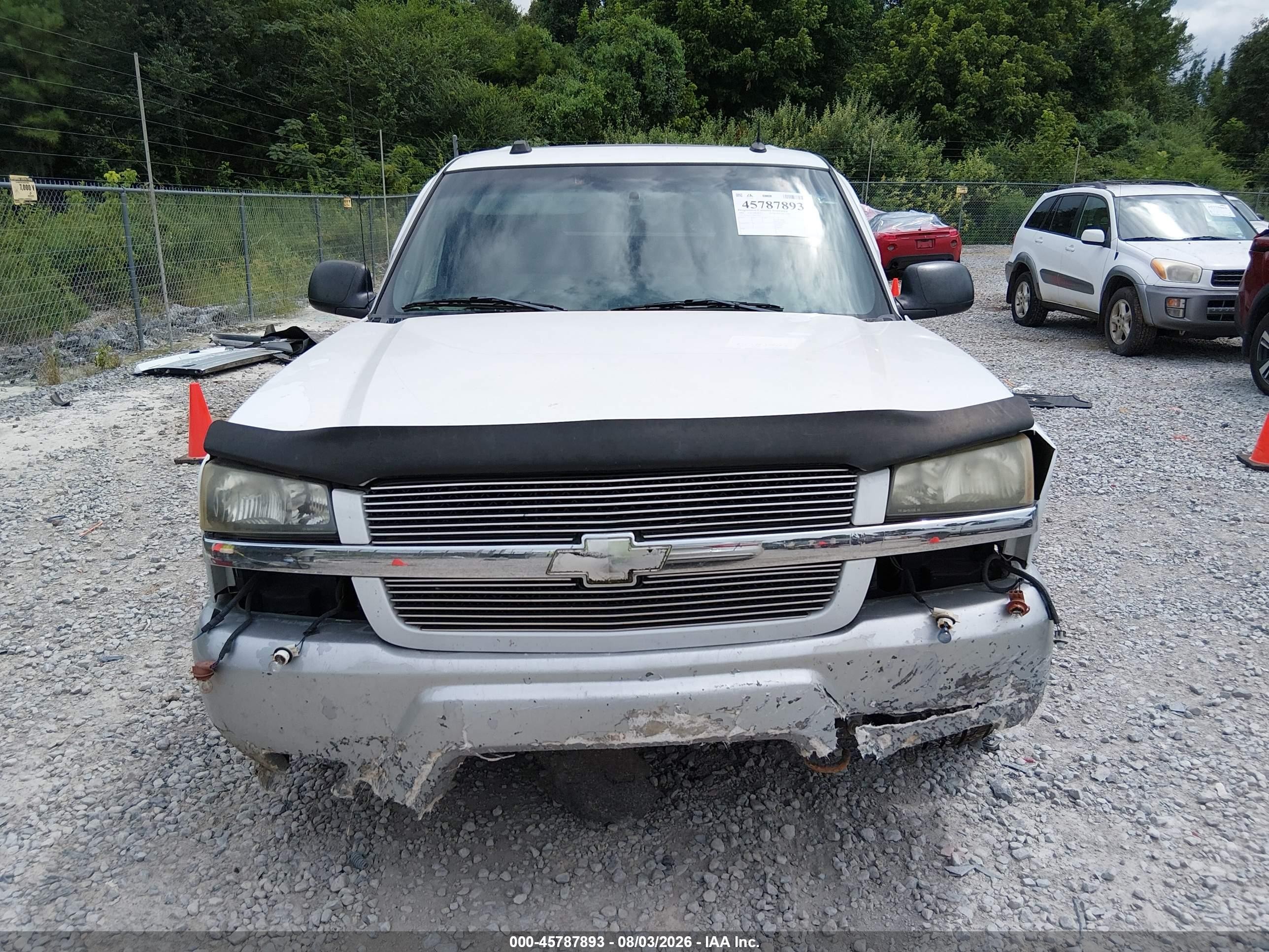 2004 Chevrolet Avalanche 1500   White vin: 3GNEC12T94G237637