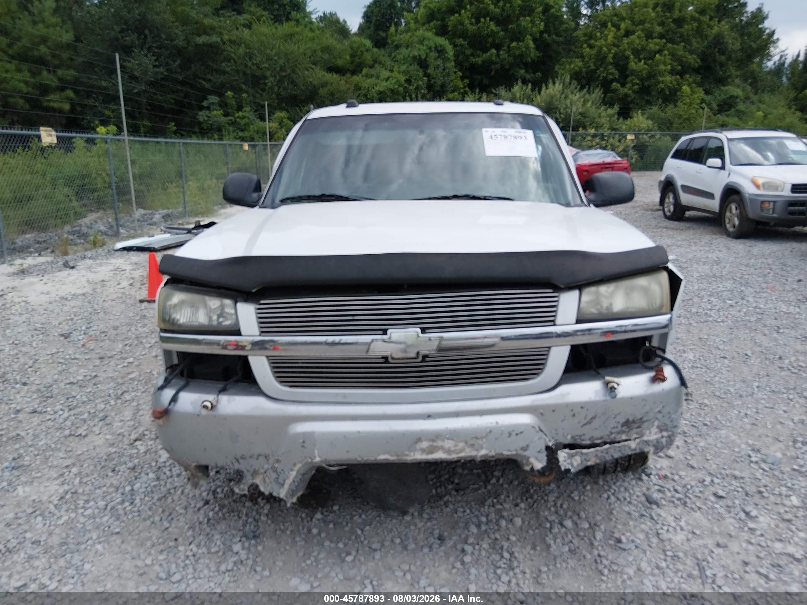 2004 Chevrolet Avalanche 1500   White vin: 3GNEC12T94G237637