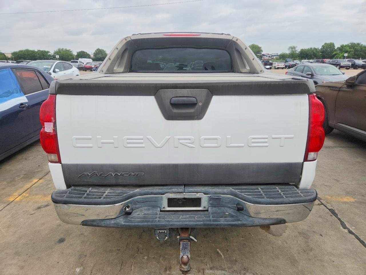 2004 Chevrolet Avalanche C1500 White vin: 3GNEC12TX4G202671