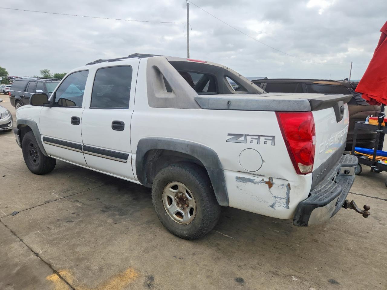 2004 Chevrolet Avalanche C1500 White vin: 3GNEC12TX4G202671