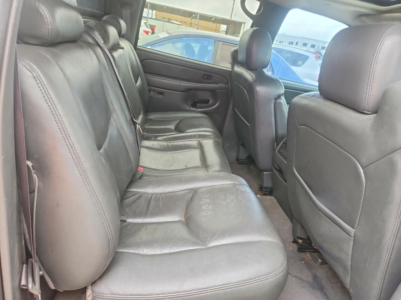 2004 Chevrolet Avalanche C1500 White vin: 3GNEC12TX4G202671