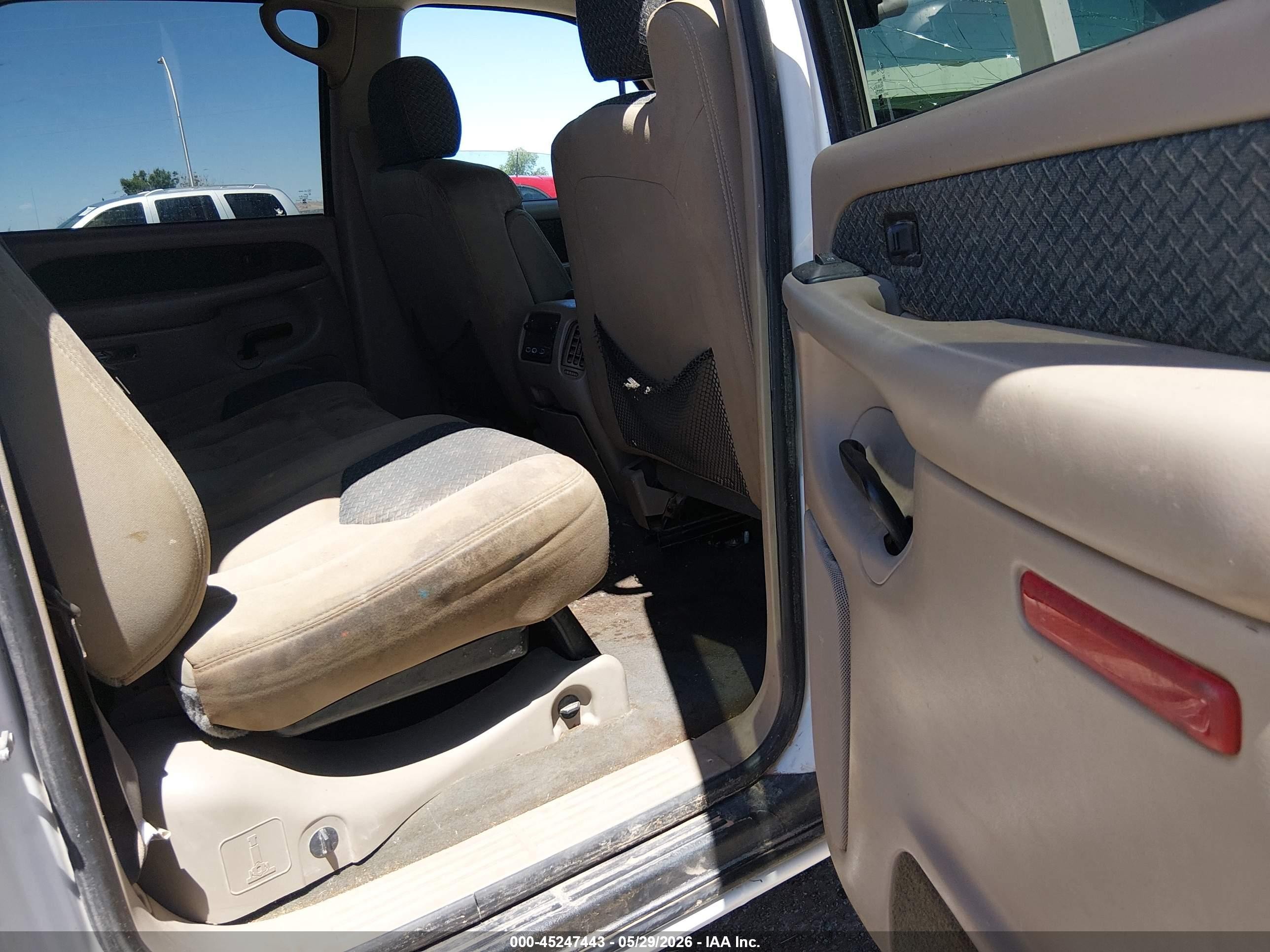 2004 Chevrolet Avalanche 1500   Белый vin: 3GNEC12TX4G221446