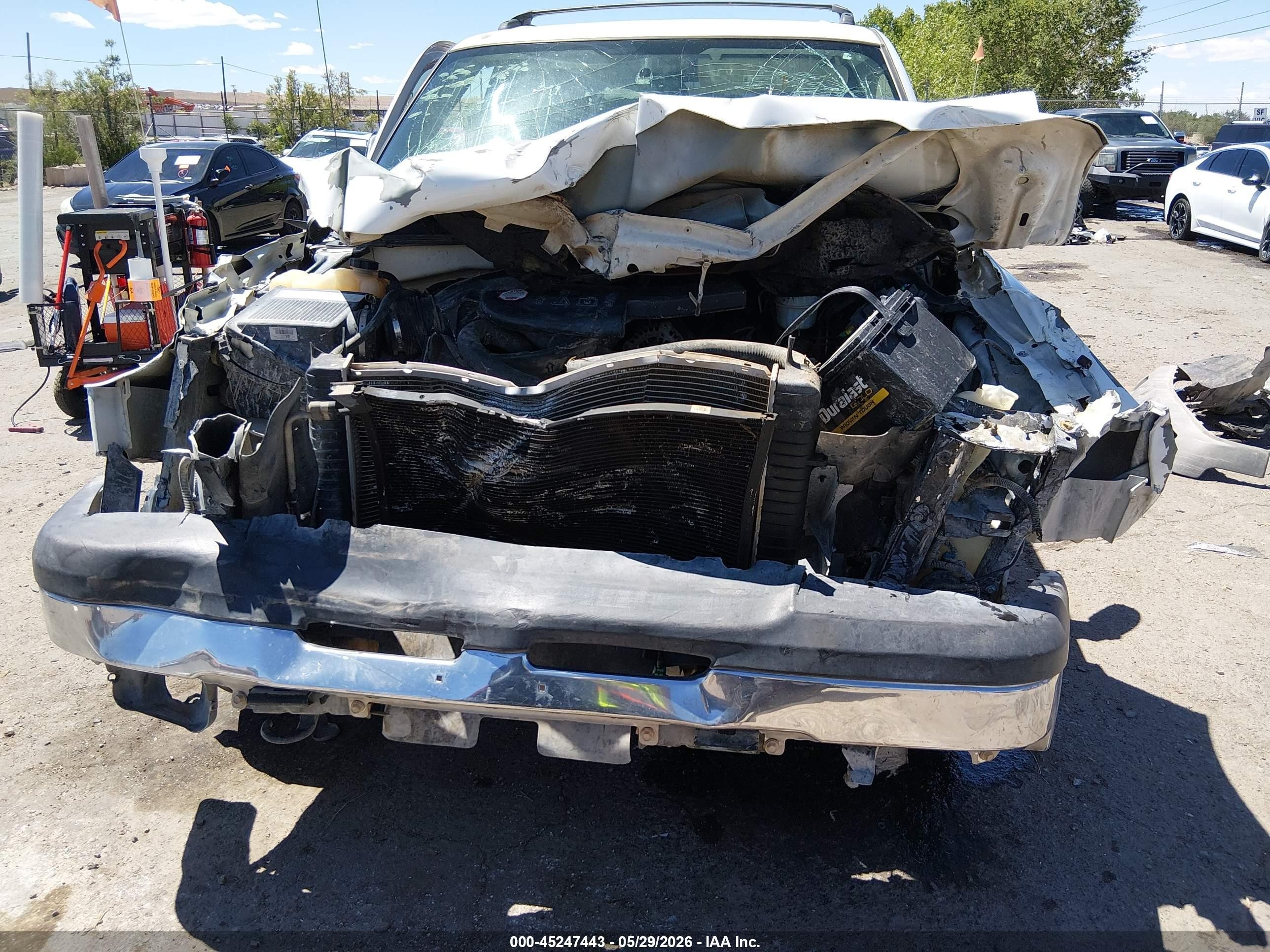 2004 Chevrolet Avalanche 1500   Белый vin: 3GNEC12TX4G221446