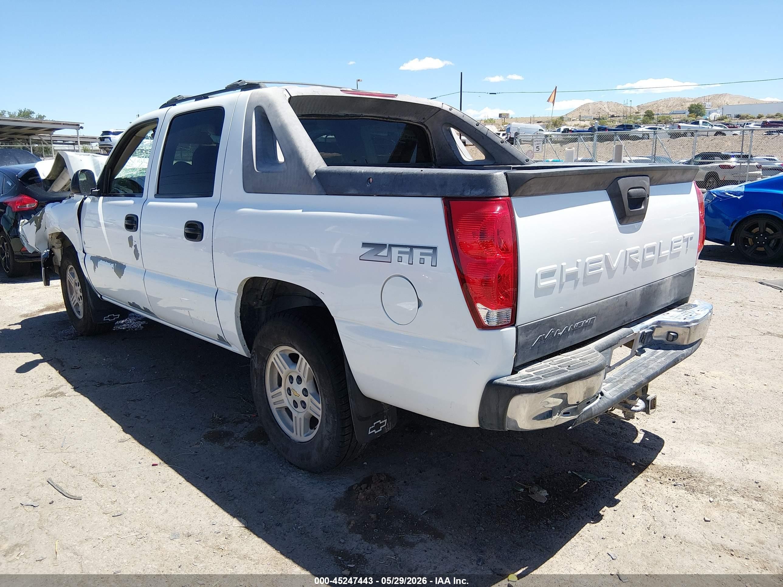 2004 Chevrolet Avalanche 1500   Белый vin: 3GNEC12TX4G221446