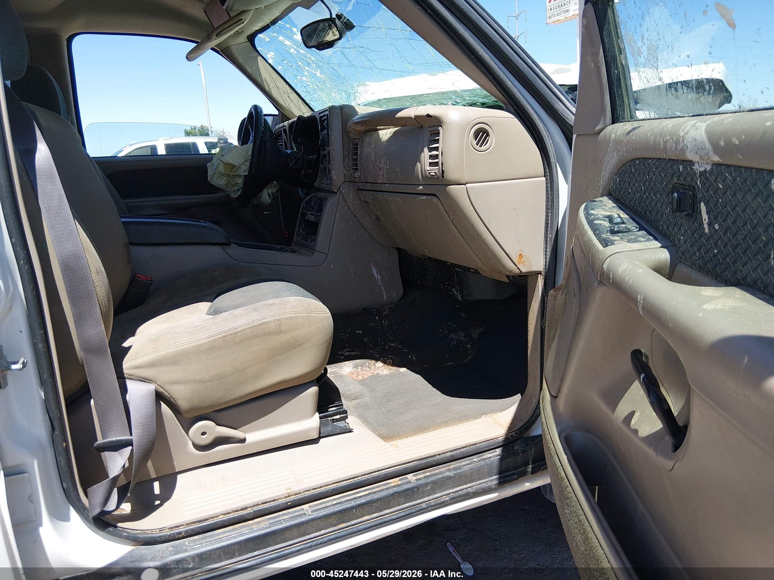 2004 Chevrolet Avalanche 1500   Белый vin: 3GNEC12TX4G221446