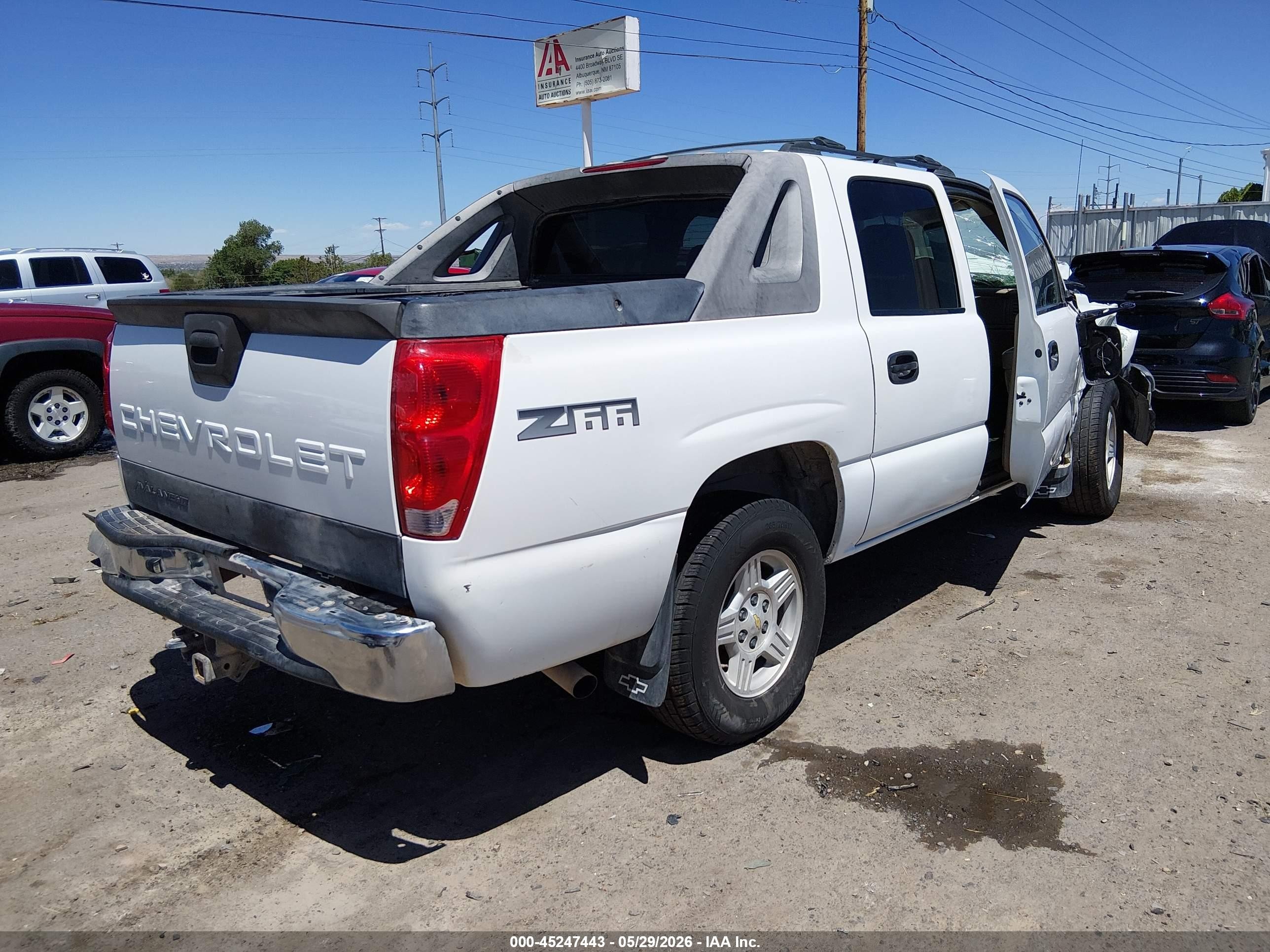2004 Chevrolet Avalanche 1500   Белый vin: 3GNEC12TX4G221446