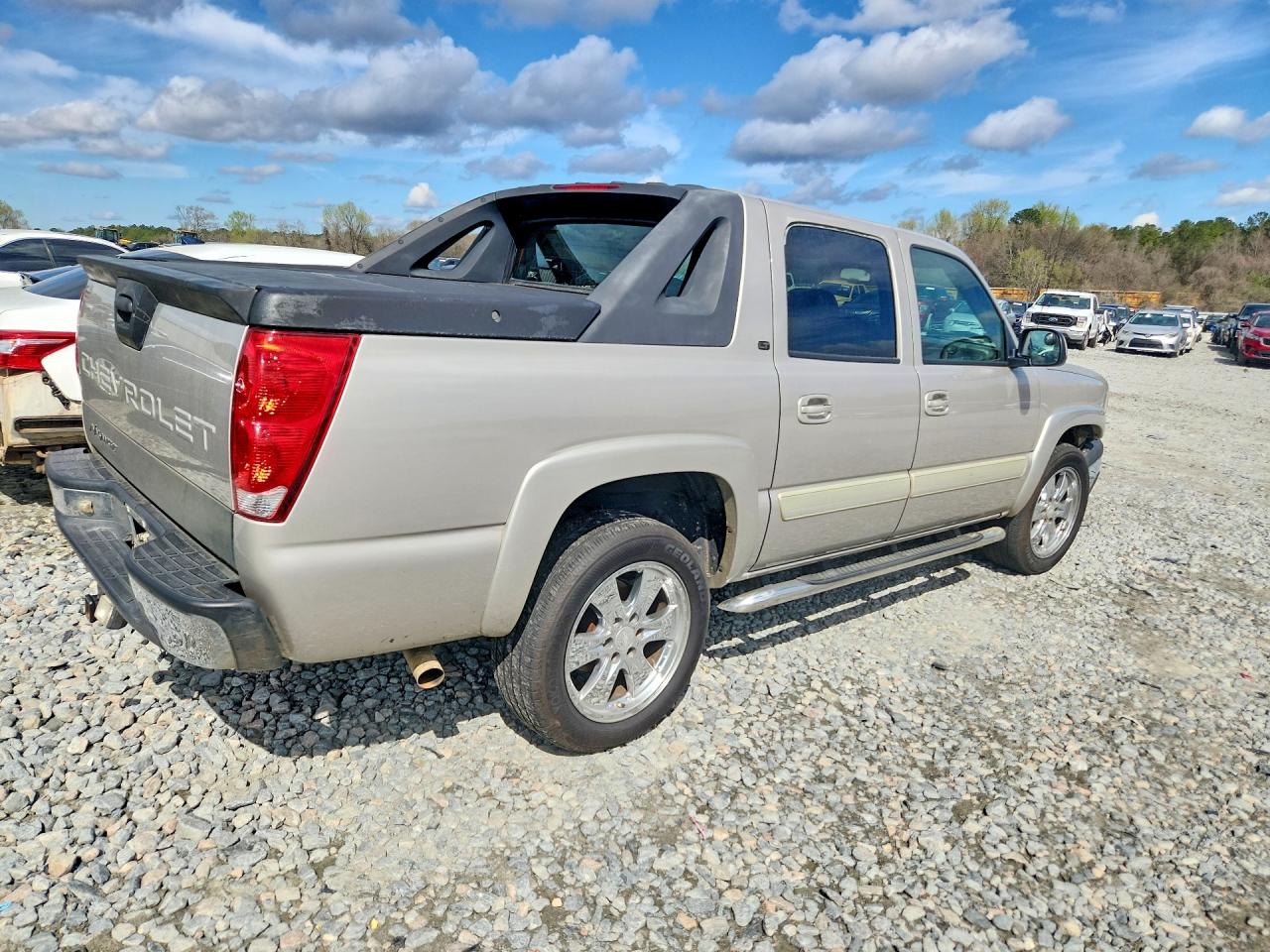 2005 Chevrolet Avalanche C1500 Gray vin: 3GNEC12Z05G274792