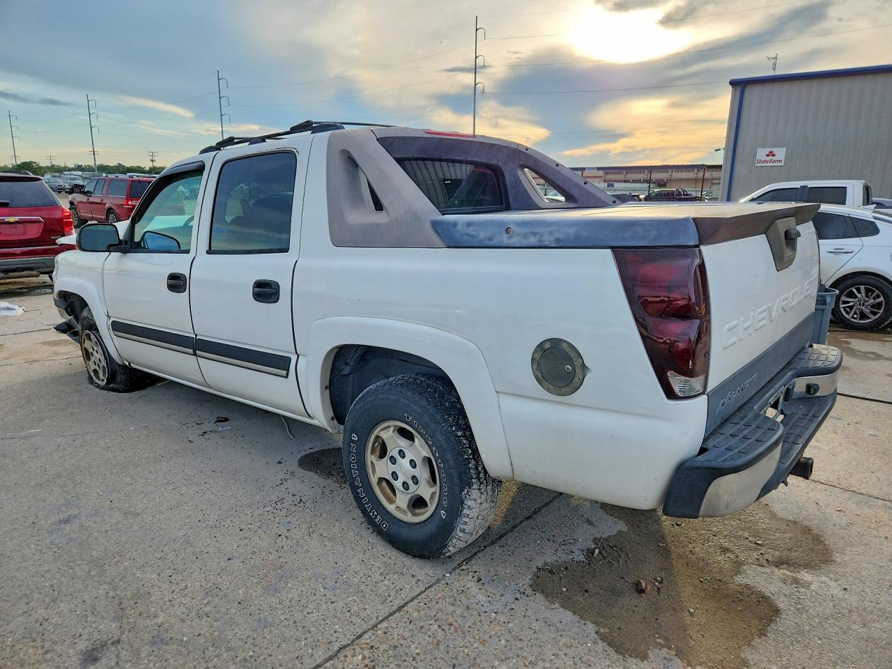 2006 Chevrolet Avalanche C1500 White vin: 3GNEC12Z06G130399
