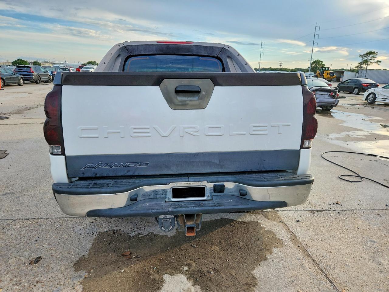 2006 Chevrolet Avalanche C1500 White vin: 3GNEC12Z06G130399