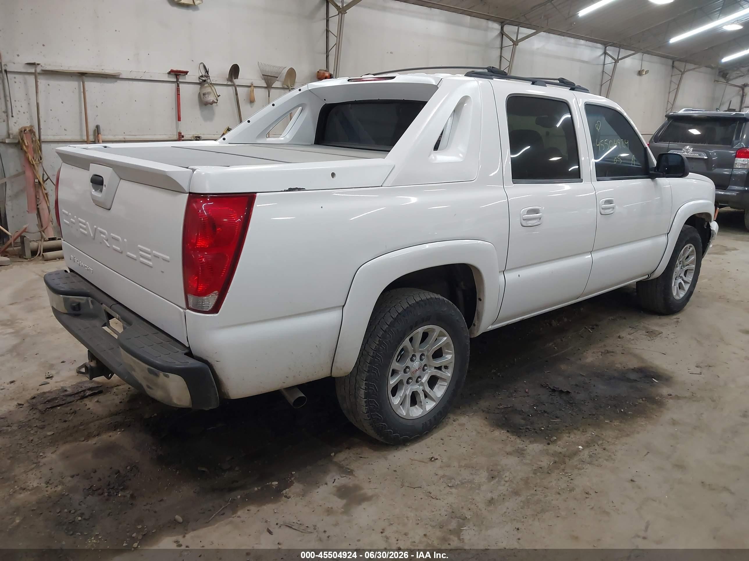 2005 Chevrolet Avalanche 1500 Ls White vin: 3GNEC12Z35G260966