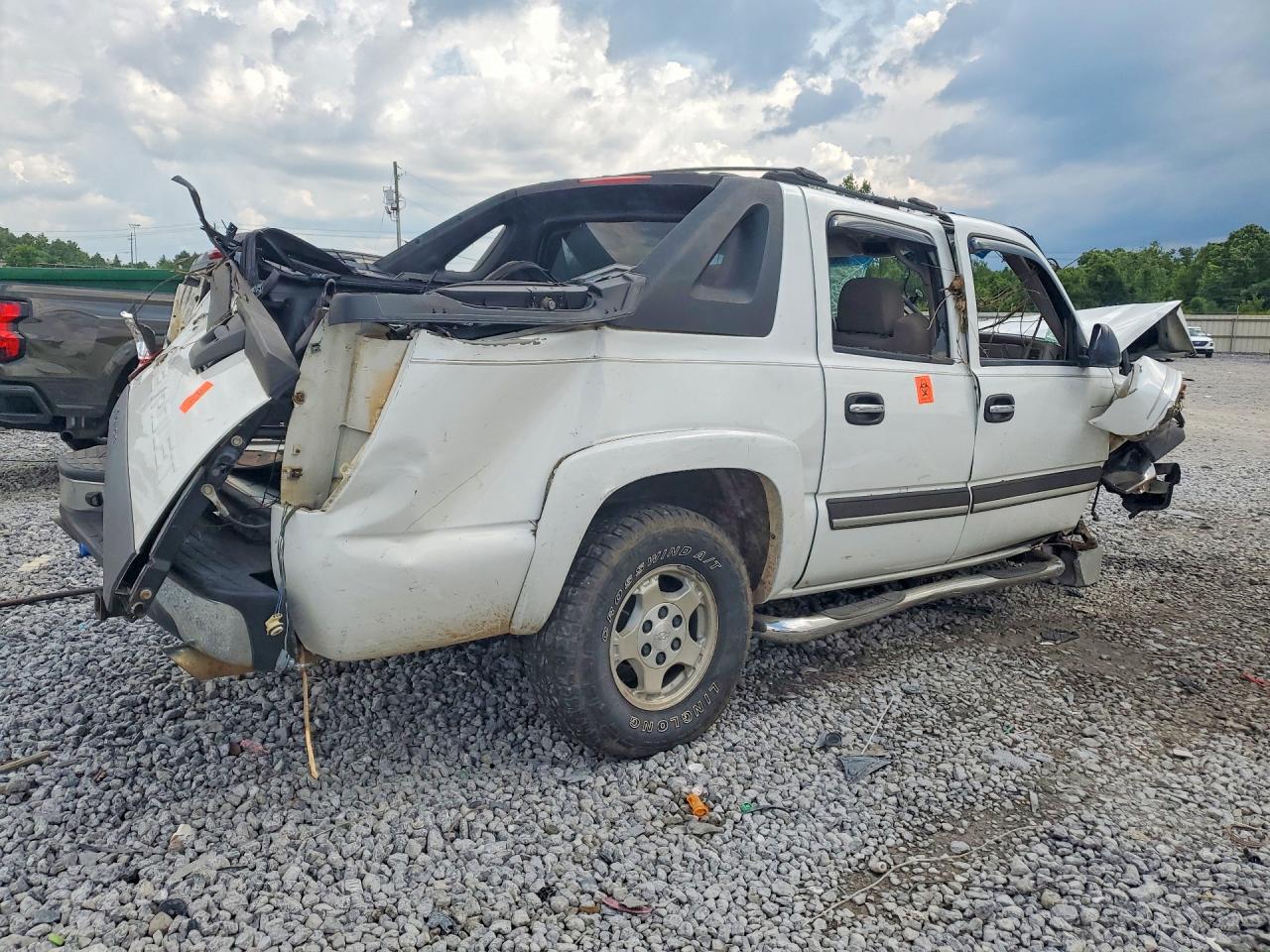 2005 Chevrolet Avalanche C1500 White vin: 3GNEC12Z55G142238