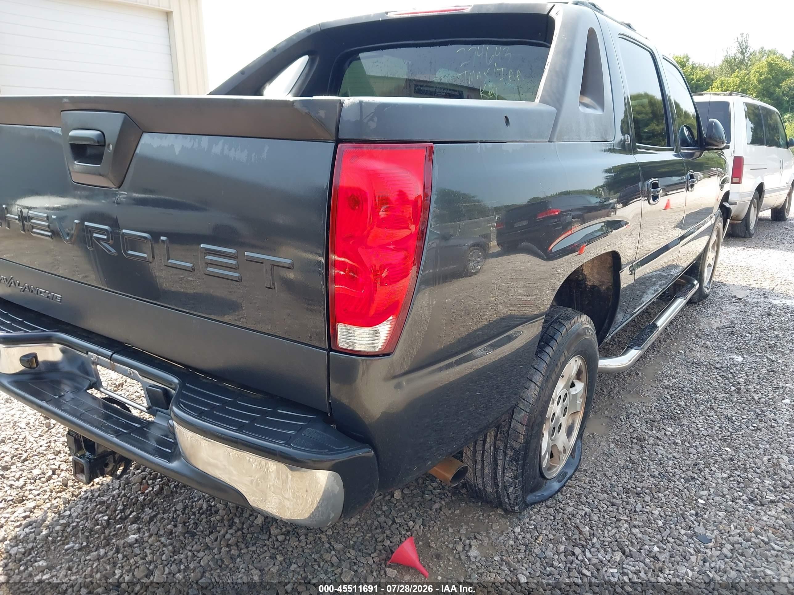 2005 Chevrolet Avalanche 1500 Z66 Gray vin: 3GNEC12Z55G274643