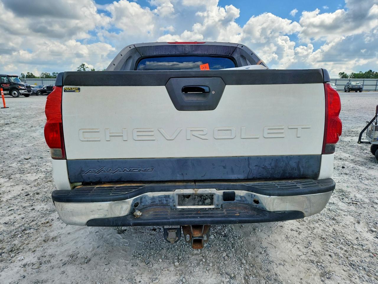 2006 Chevrolet Avalanche C1500 White vin: 3GNEC12Z56G115039