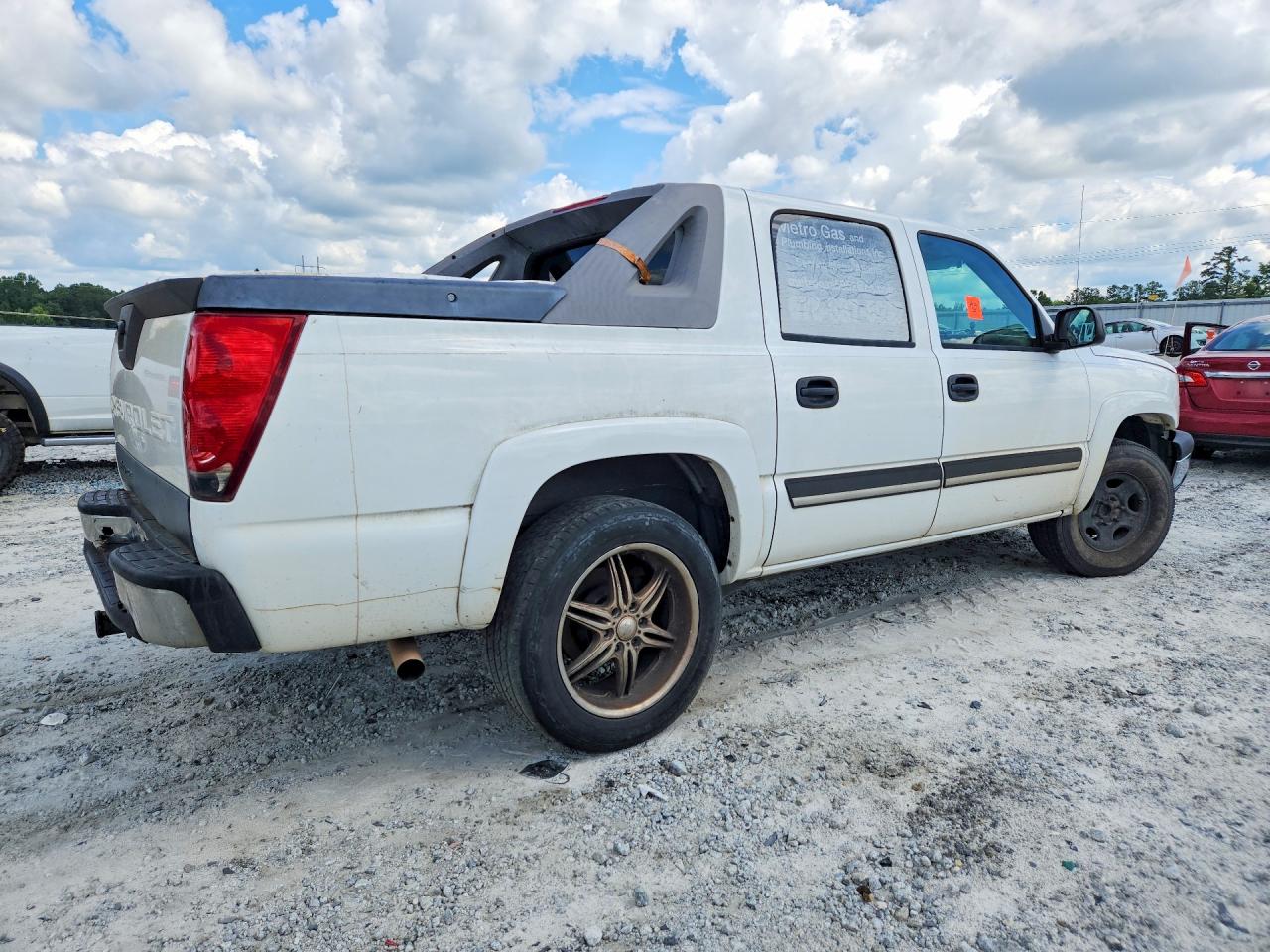 2006 Chevrolet Avalanche C1500 White vin: 3GNEC12Z56G115039