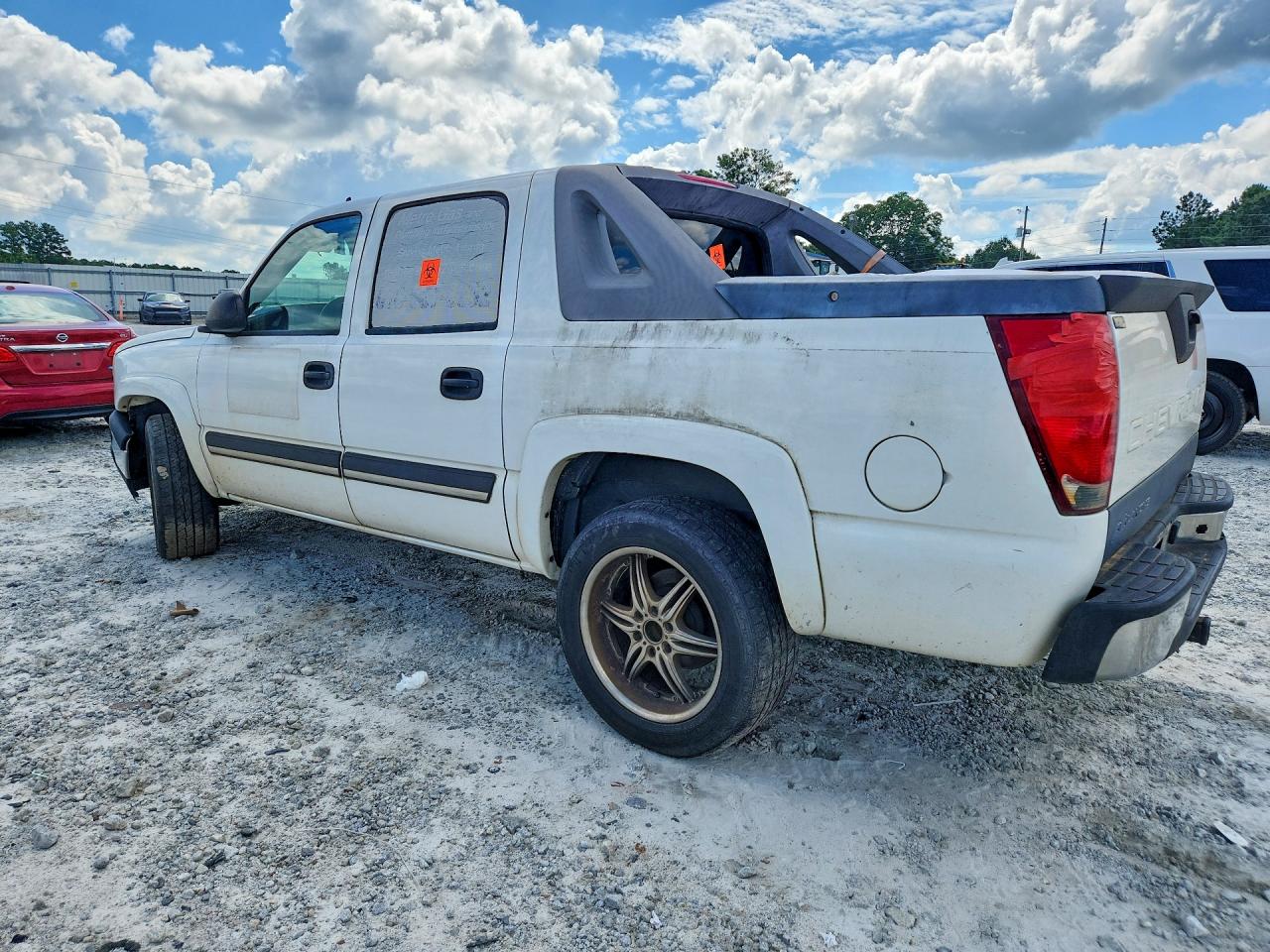 2006 Chevrolet Avalanche C1500 White vin: 3GNEC12Z56G115039
