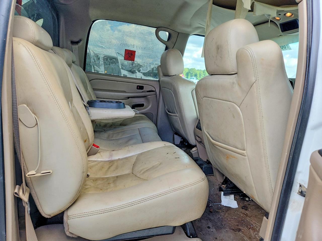 2006 Chevrolet Avalanche C1500 White vin: 3GNEC12Z56G115039