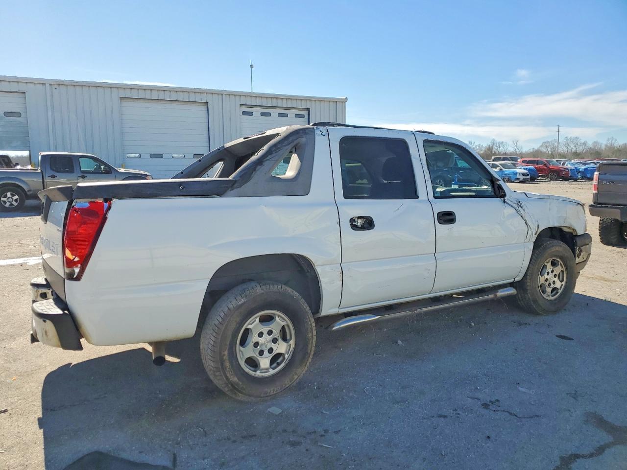 2005 Chevrolet Avalanche C1500 White vin: 3GNEC12Z65G123519