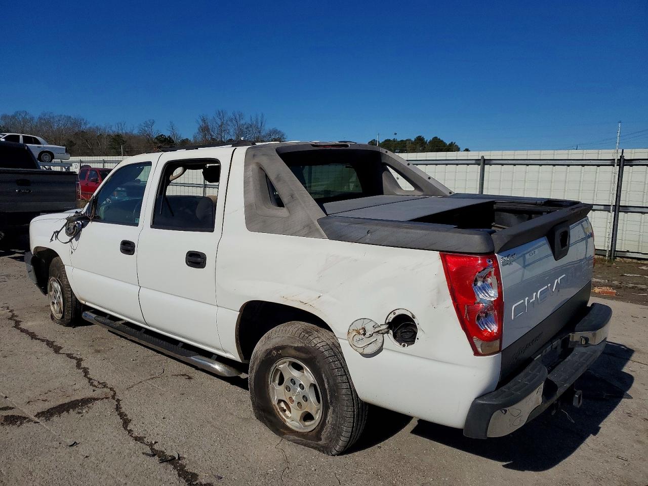 2005 Chevrolet Avalanche C1500 White vin: 3GNEC12Z65G123519