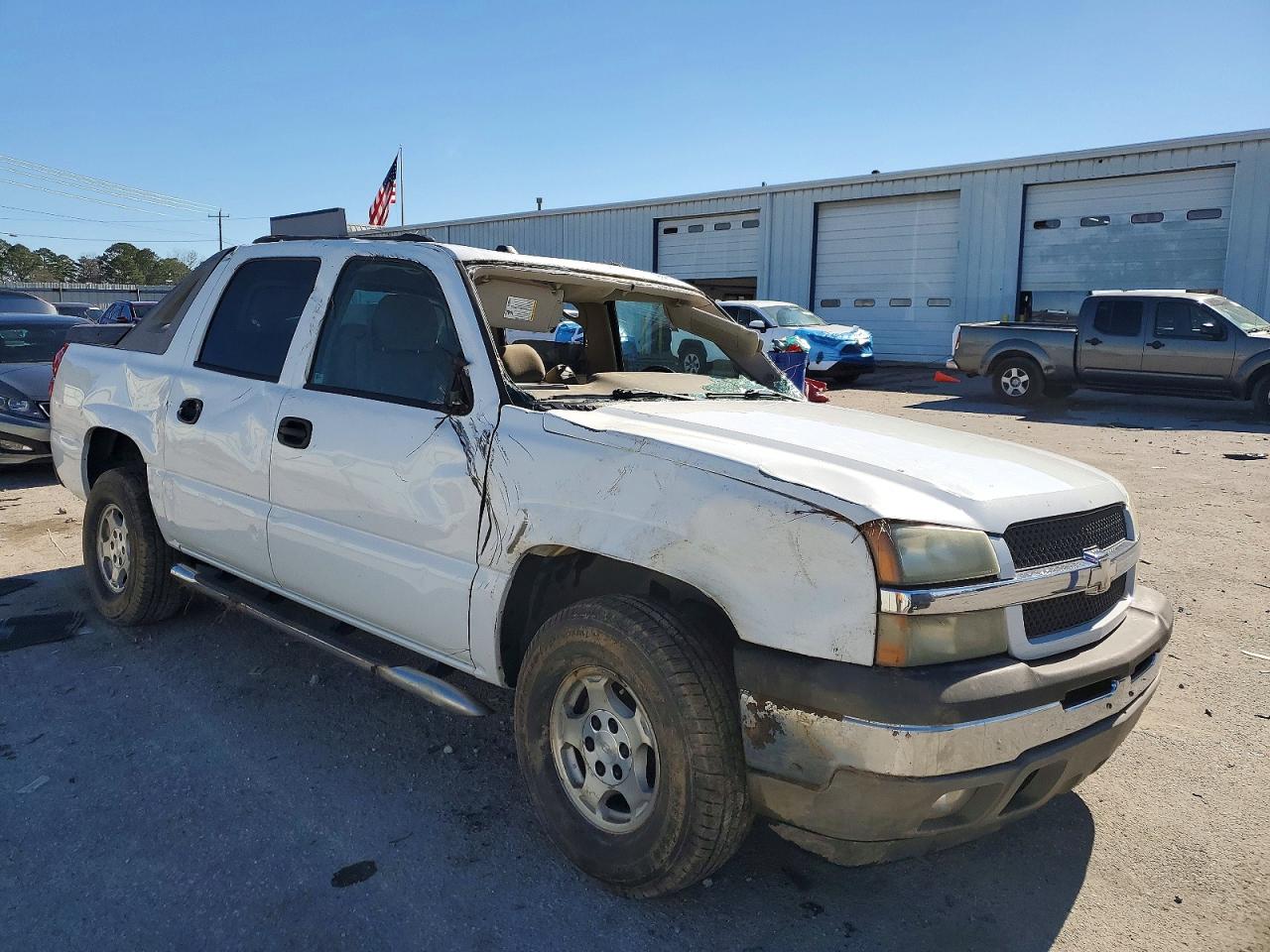 2005 Chevrolet Avalanche C1500 White vin: 3GNEC12Z65G123519