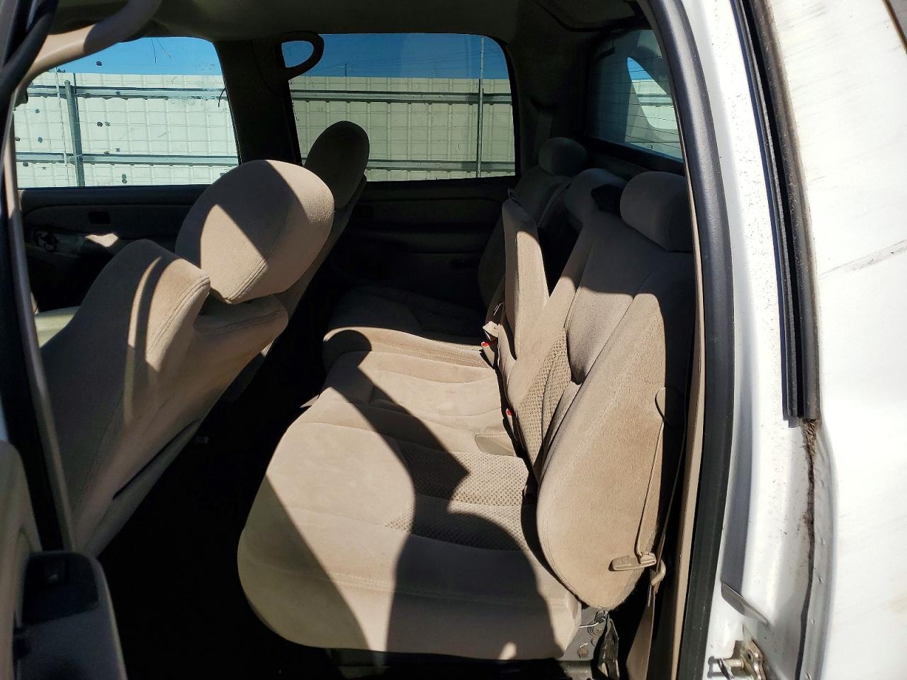 2005 Chevrolet Avalanche C1500 White vin: 3GNEC12Z65G123519