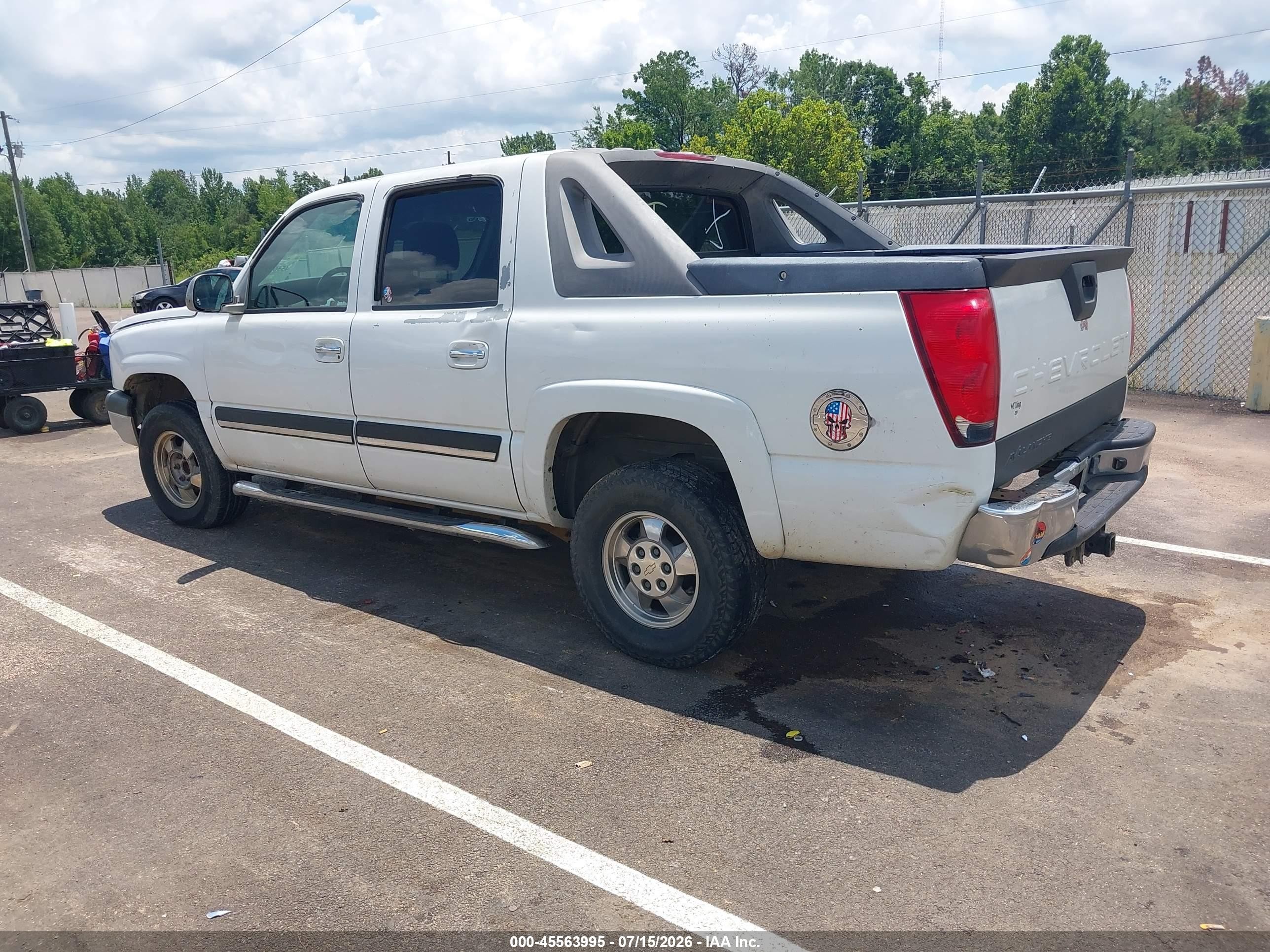 2005 Chevrolet Avalanche 1500 Ls White vin: 3GNEC12Z65G167259
