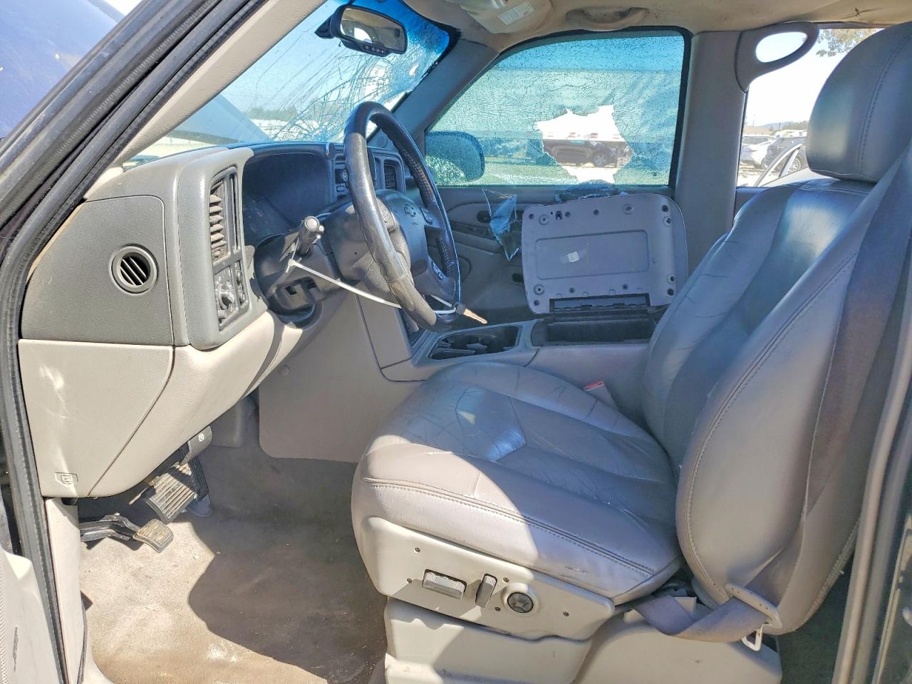 2005 Chevrolet Avalanche C1500 Gray vin: 3GNEC12Z85G266939