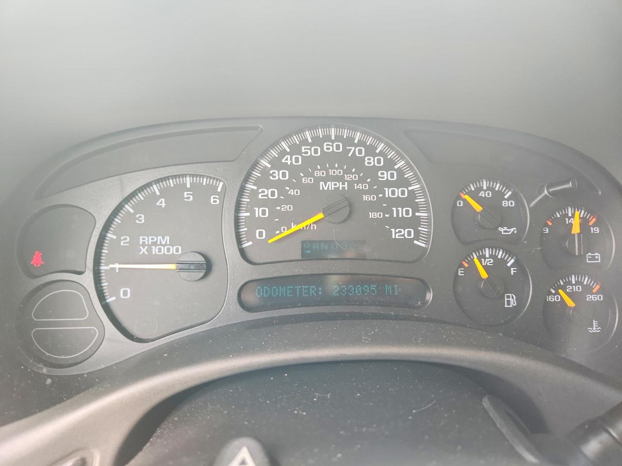 2005 Chevrolet Avalanche C1500 Silver vin: 3GNEC12ZX5G107176