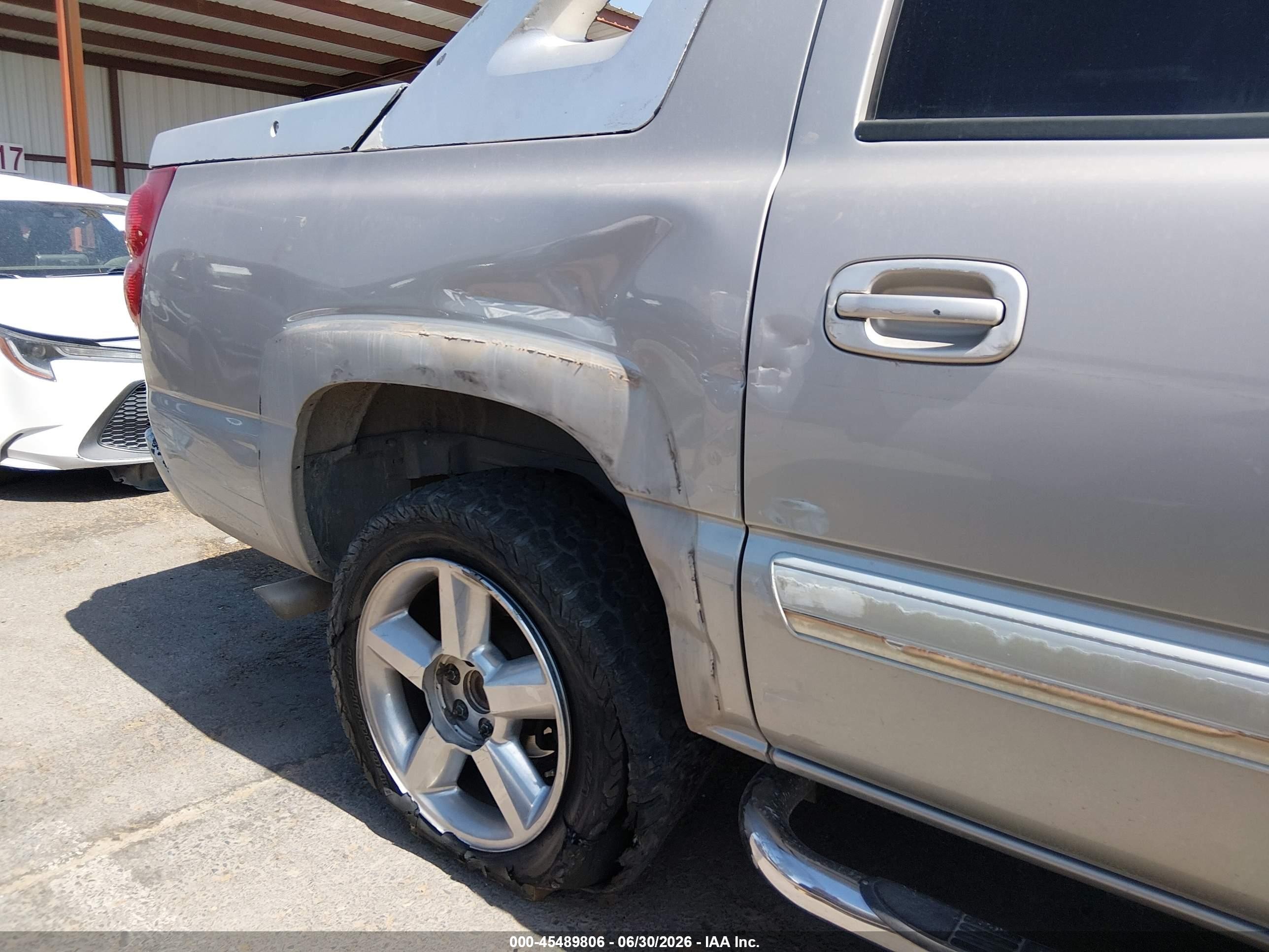 2005 Chevrolet Avalanche 1500 Ls Silver vin: 3GNEC12ZX5G179477