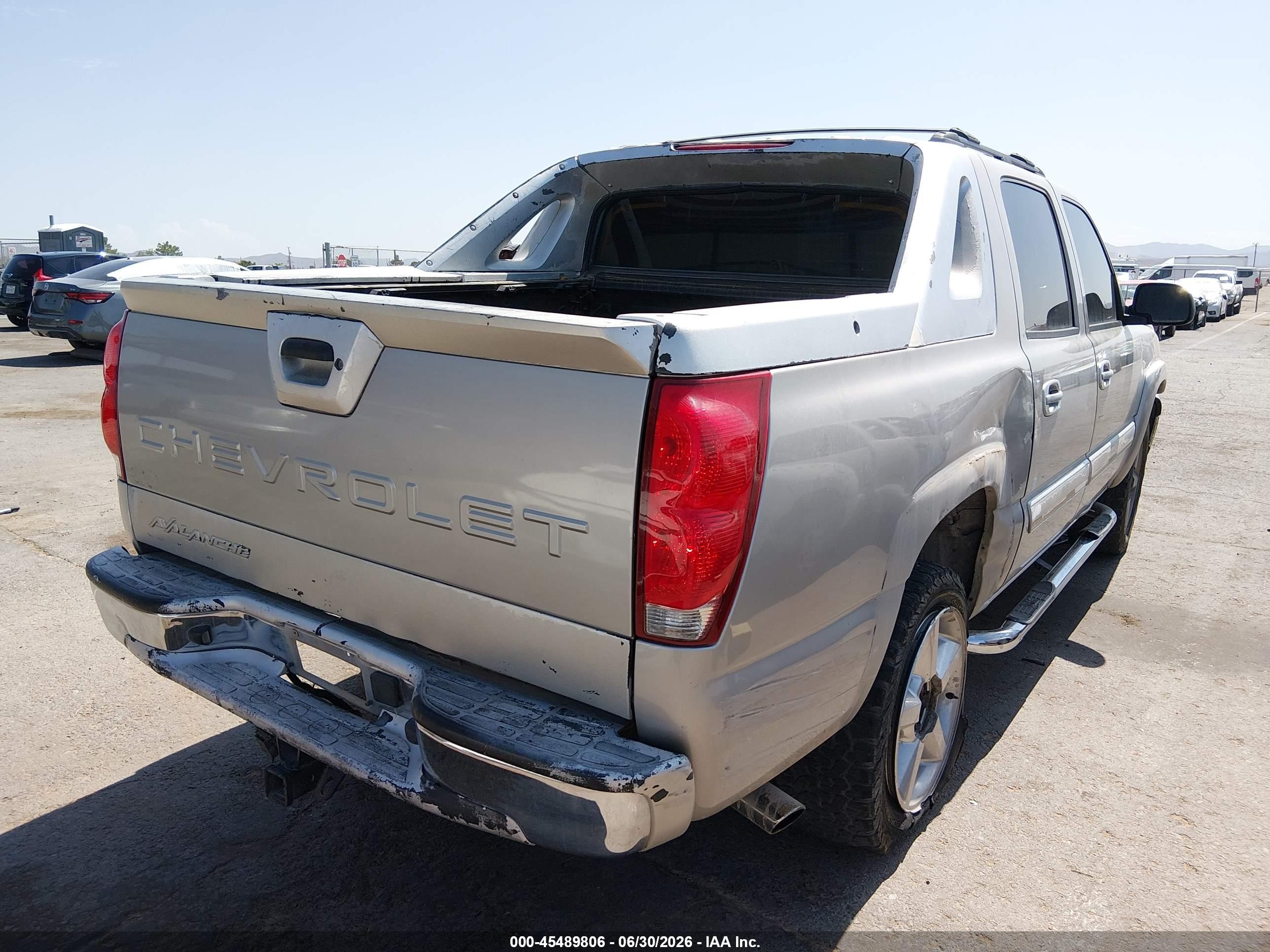 2005 Chevrolet Avalanche 1500 Ls Silver vin: 3GNEC12ZX5G179477