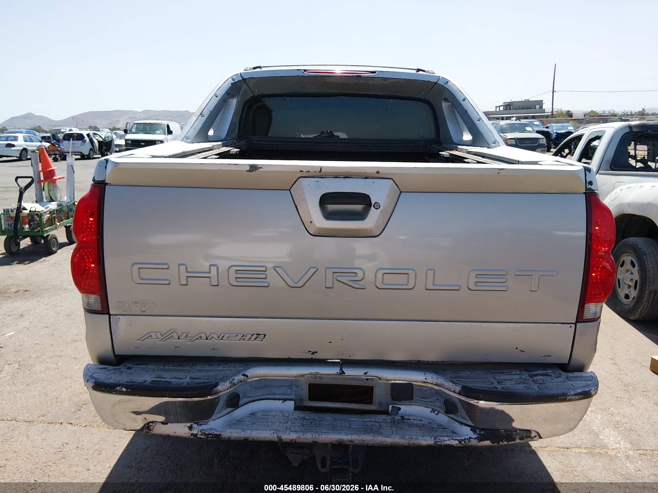 2005 Chevrolet Avalanche 1500 Ls Silver vin: 3GNEC12ZX5G179477