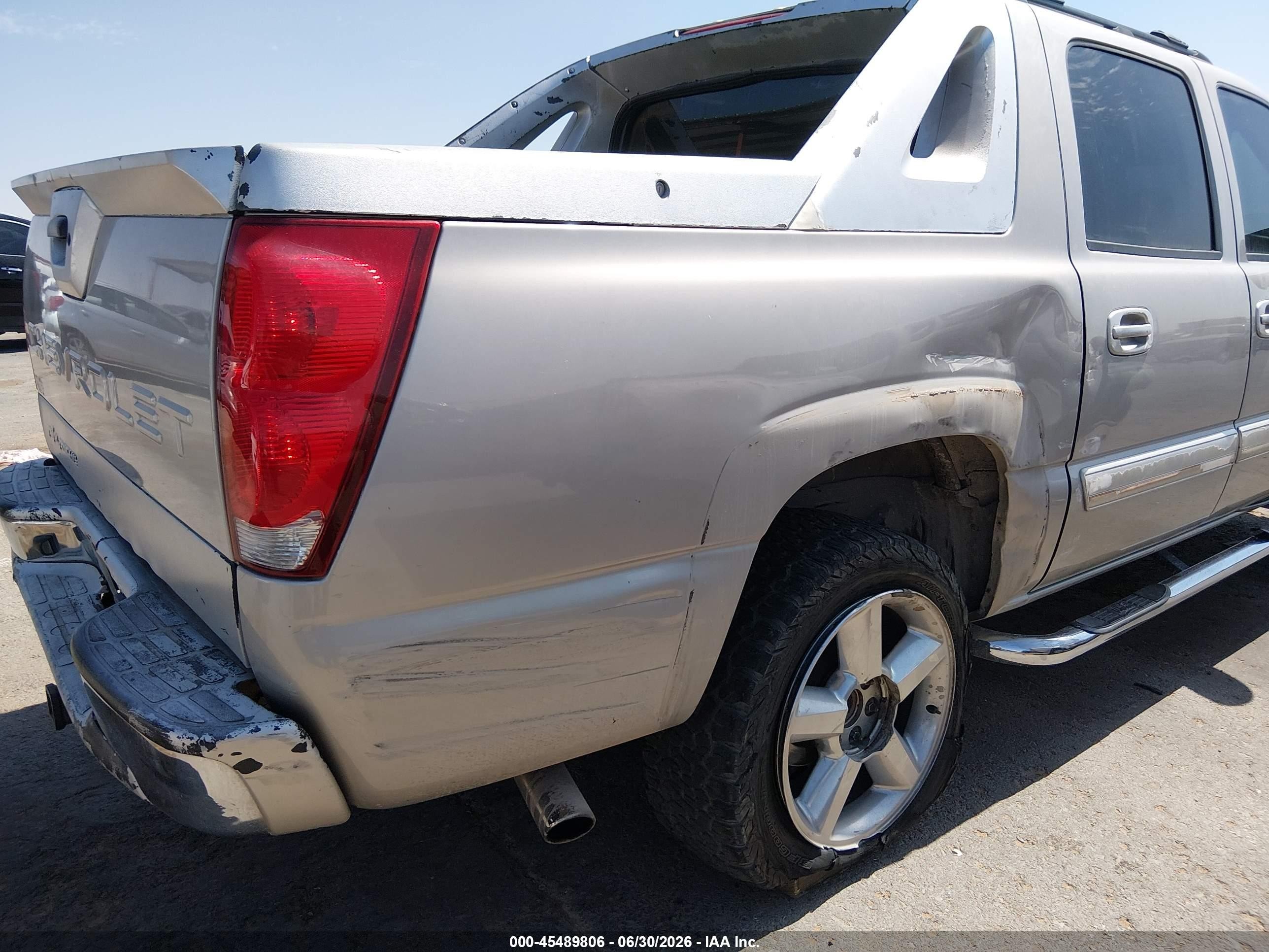 2005 Chevrolet Avalanche 1500 Ls Silver vin: 3GNEC12ZX5G179477