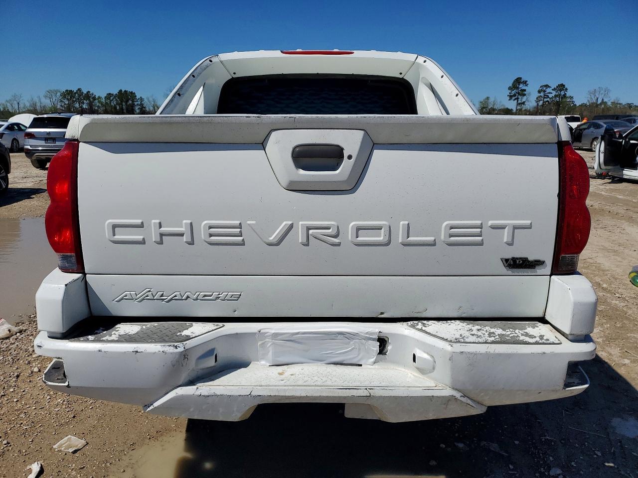 2003 Chevrolet Avalanche C1500 White vin: 3GNEC13T03G176661