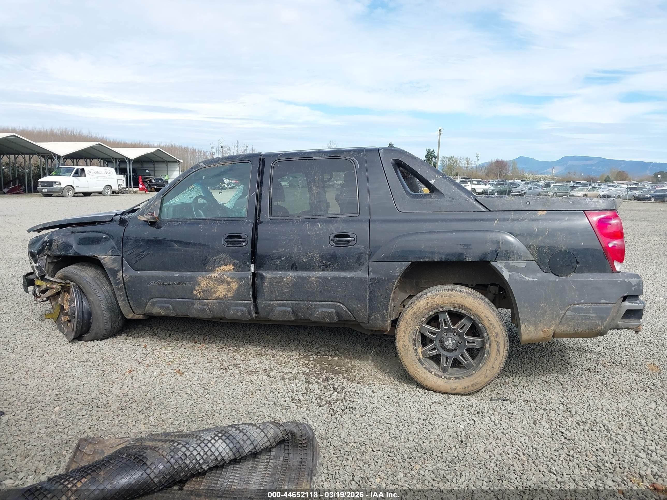 2002 Chevrolet Avalanche 1500   Black vin: 3GNEC13T22G121479