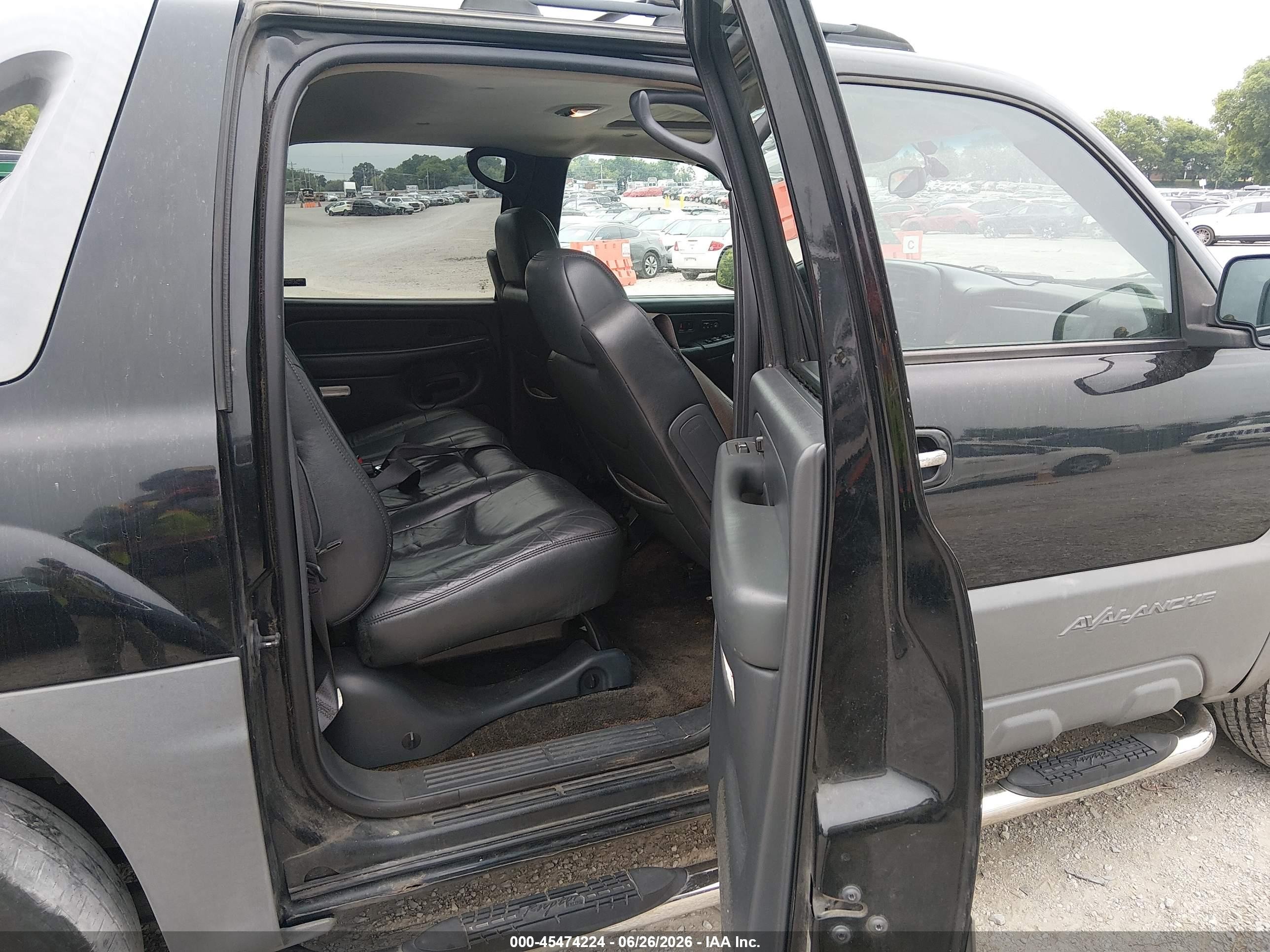 2002 Chevrolet Avalanche 1500   Black vin: 3GNEC13T22G231156